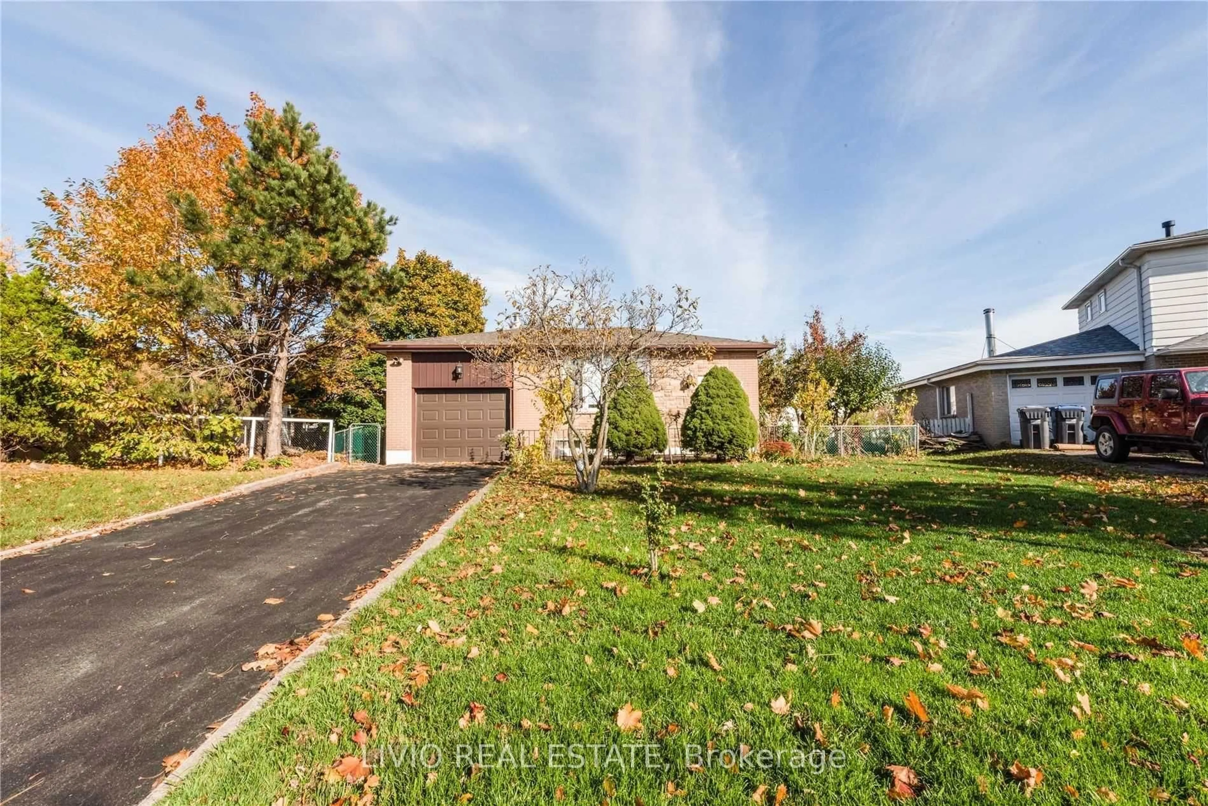 A pic from outside/outdoor area/front of a property/back of a property/a pic from drone, street for 12 Finsbury Dr, Brampton Ontario L6T 3P9