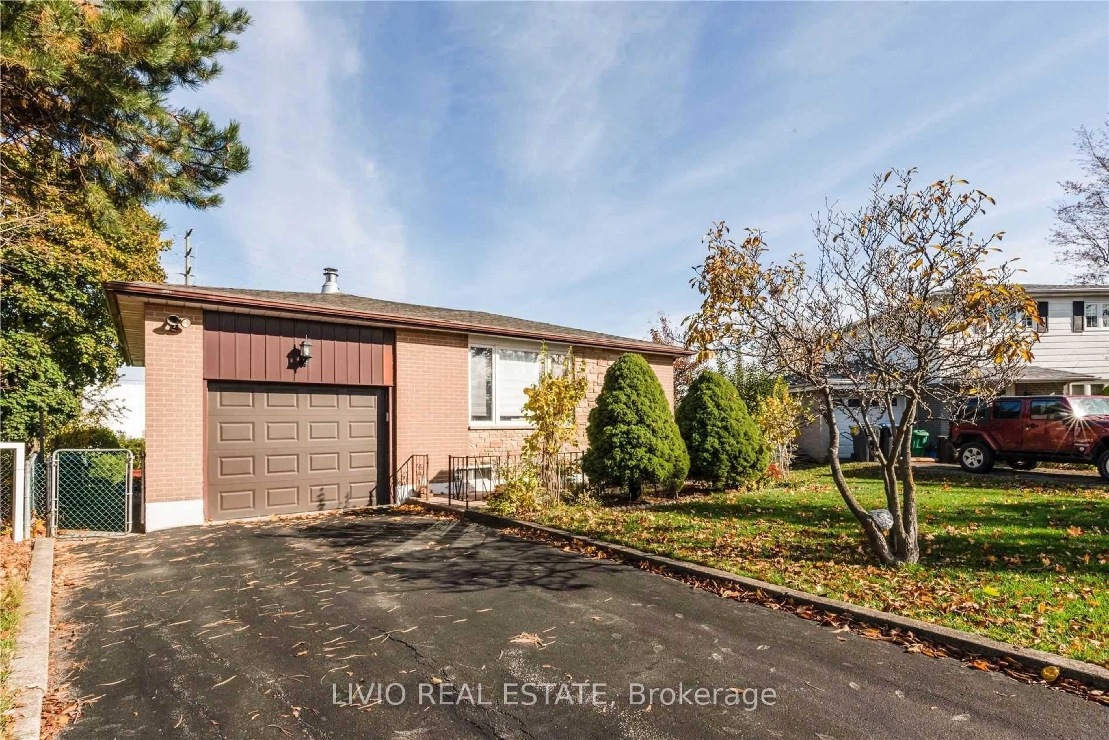 A pic from outside/outdoor area/front of a property/back of a property/a pic from drone, water/lake/river/ocean view for 12 Finsbury Dr, Brampton Ontario L6T 3P9