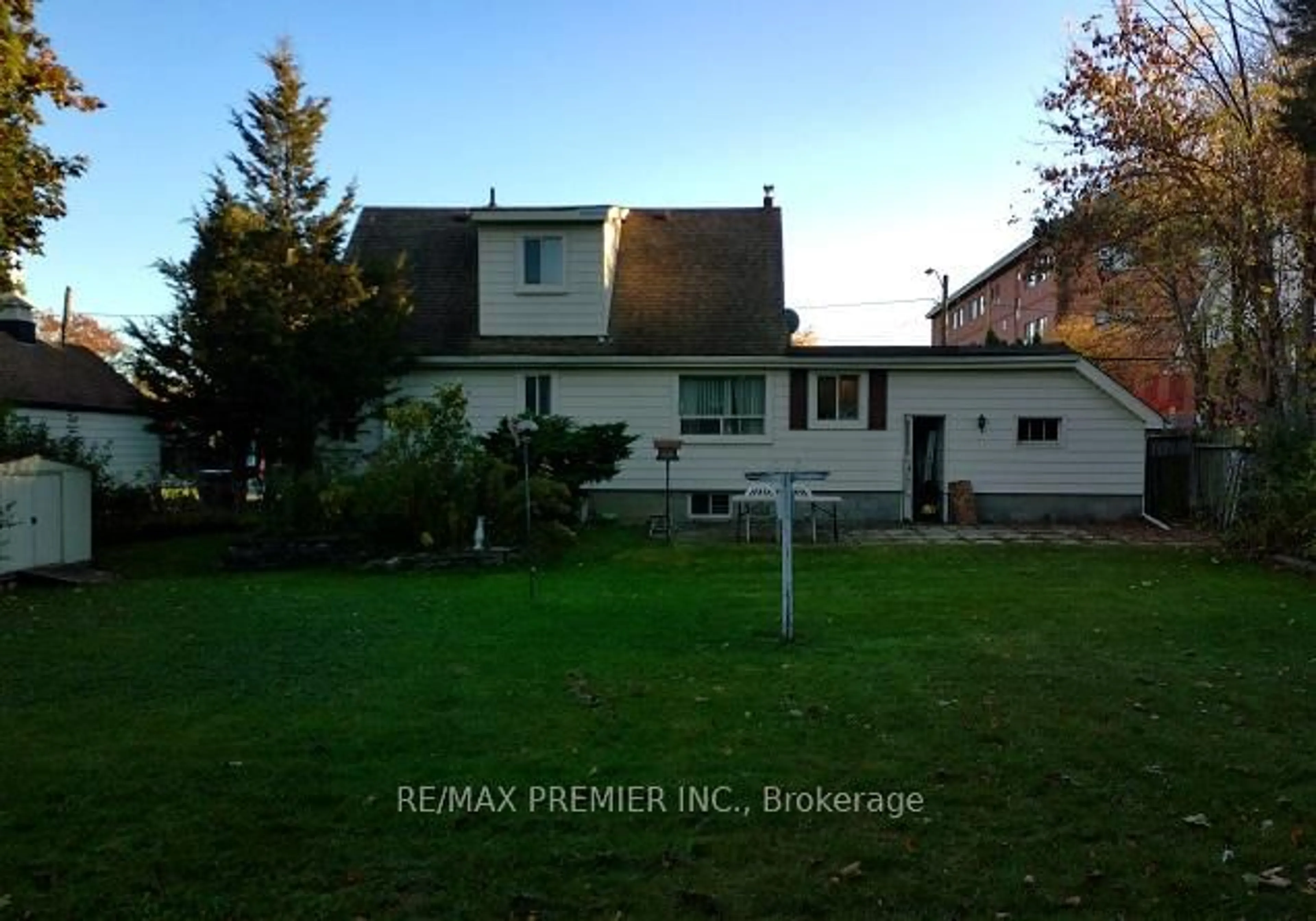 A pic from outside/outdoor area/front of a property/back of a property/a pic from drone, unknown for 6 Wardlaw Cres, Toronto Ontario M9V 1L2