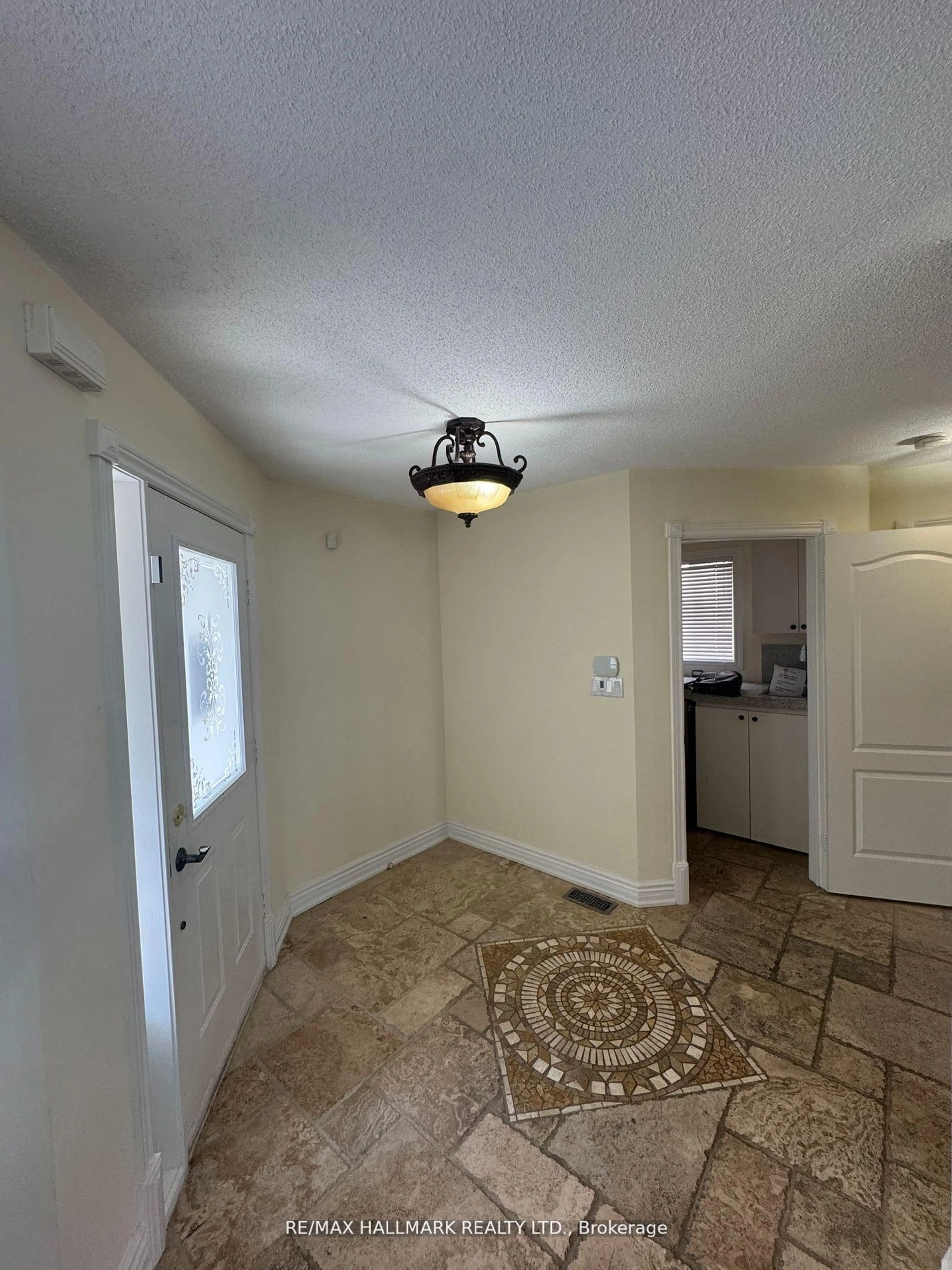 A pic of a room for 203 Landsbridge St, Caledon Ontario L7E 2J6