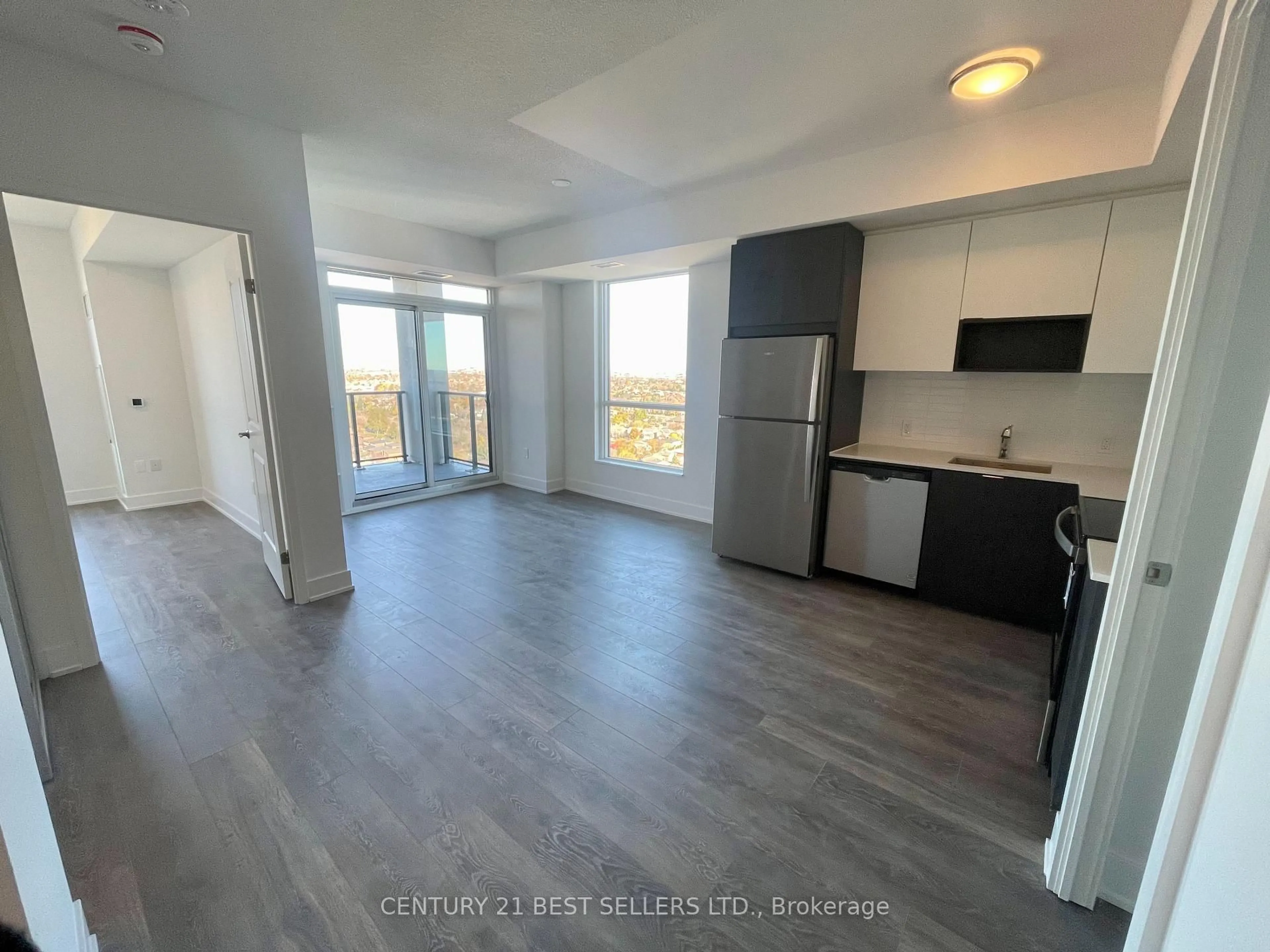 Open concept kitchen, unknown for 202 Burnhamthorpe Rd #1906, Mississauga Ontario L5A 4L4