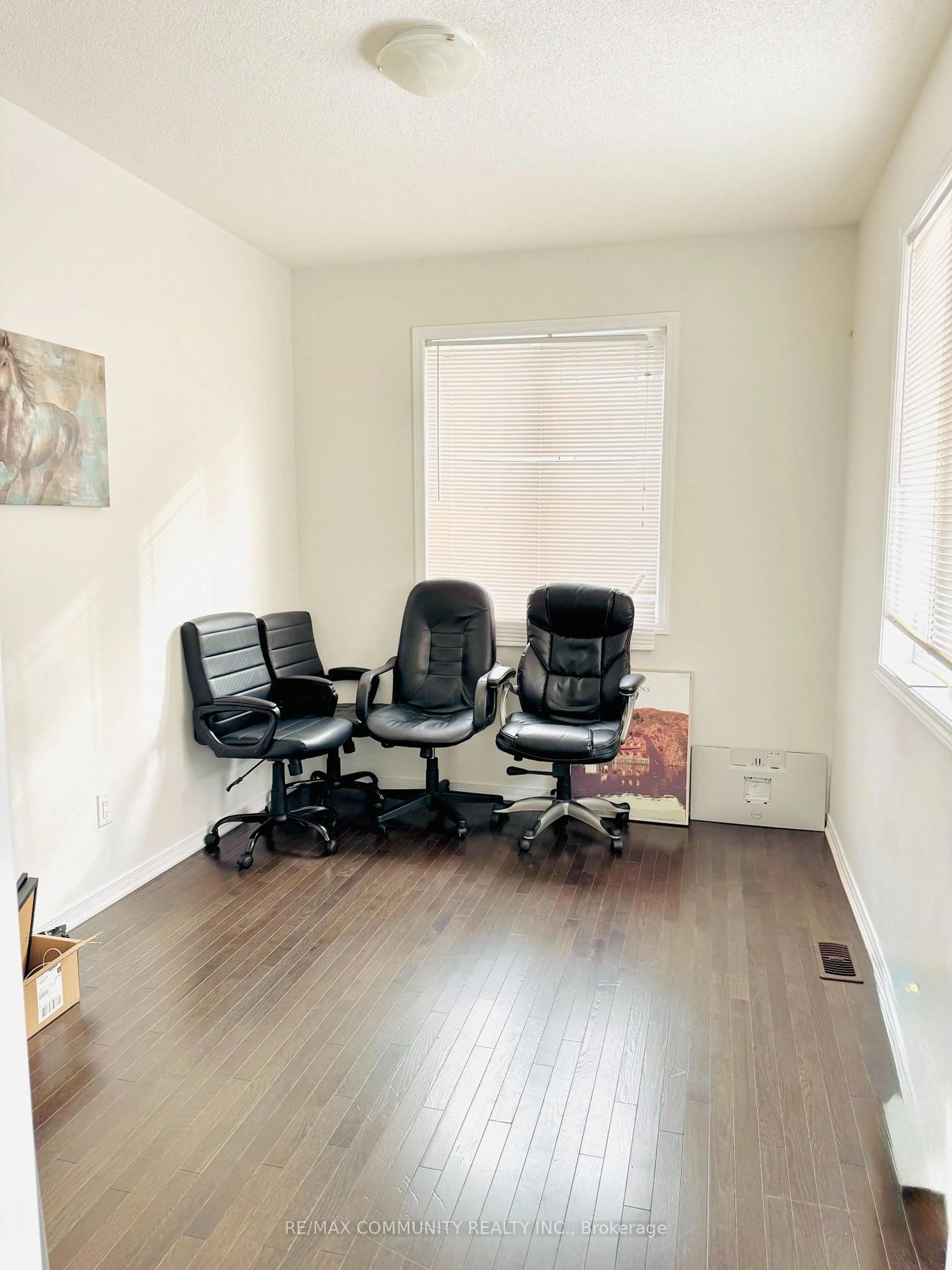 A pic of a room for 2 Melbrit Lane, Caledon Ontario L7C 4C9