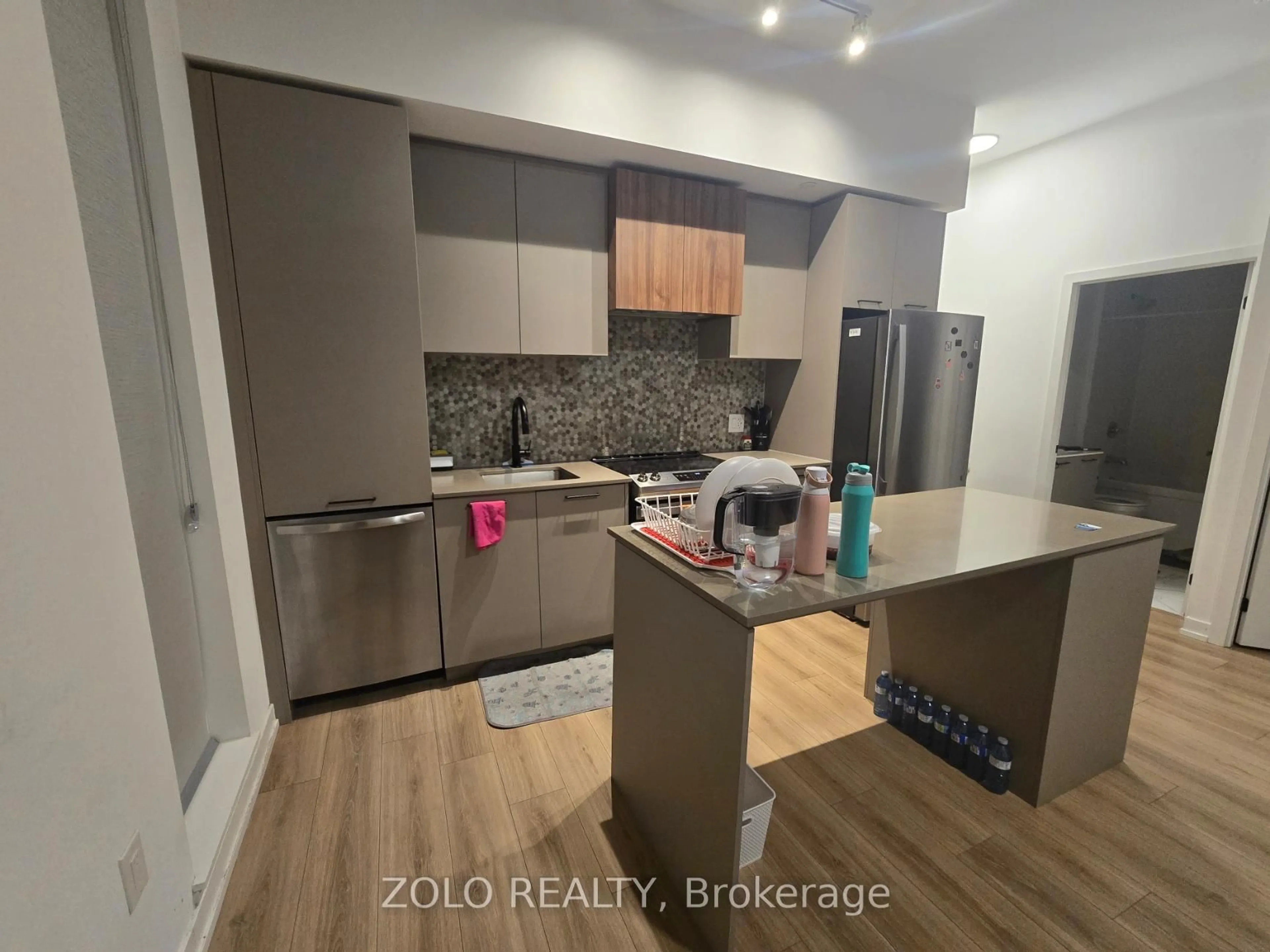 Unknown for 10 Lagerfeld Dr #604, Brampton Ontario L7A 5L3