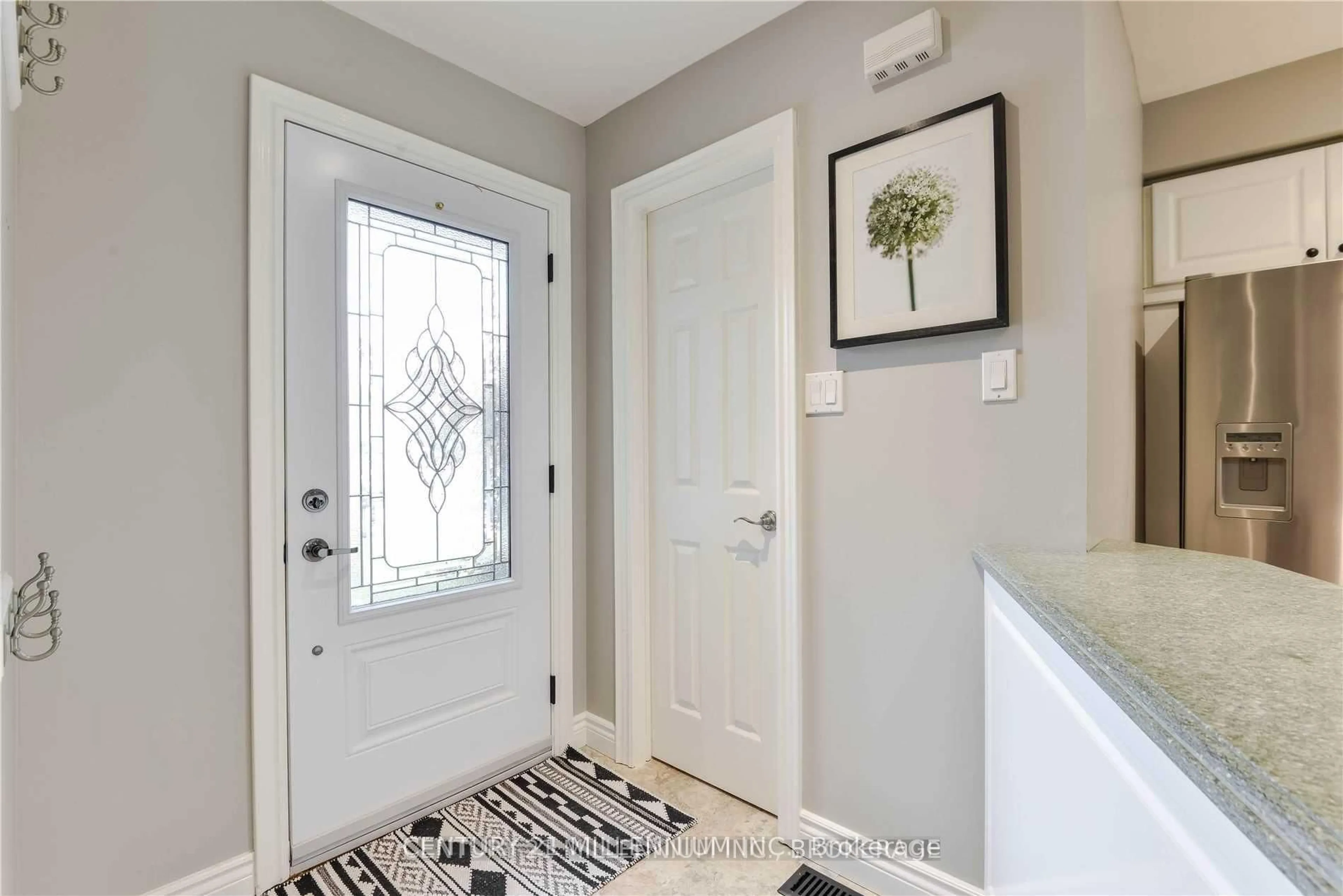 Indoor entryway for 32 Gardenia Way, Caledon Ontario L7C 1B2