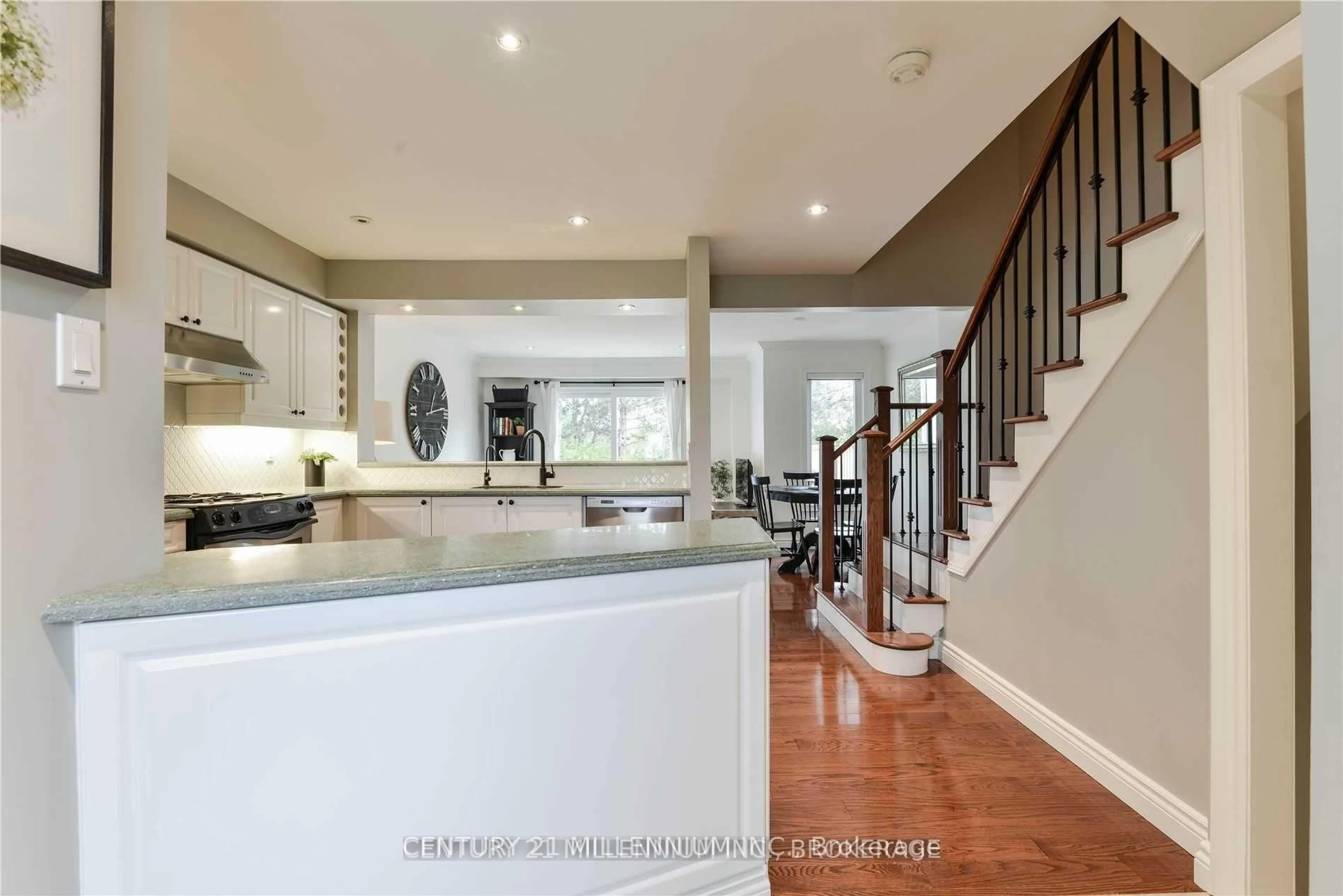 Open concept kitchen, unknown for 32 Gardenia Way, Caledon Ontario L7C 1B2