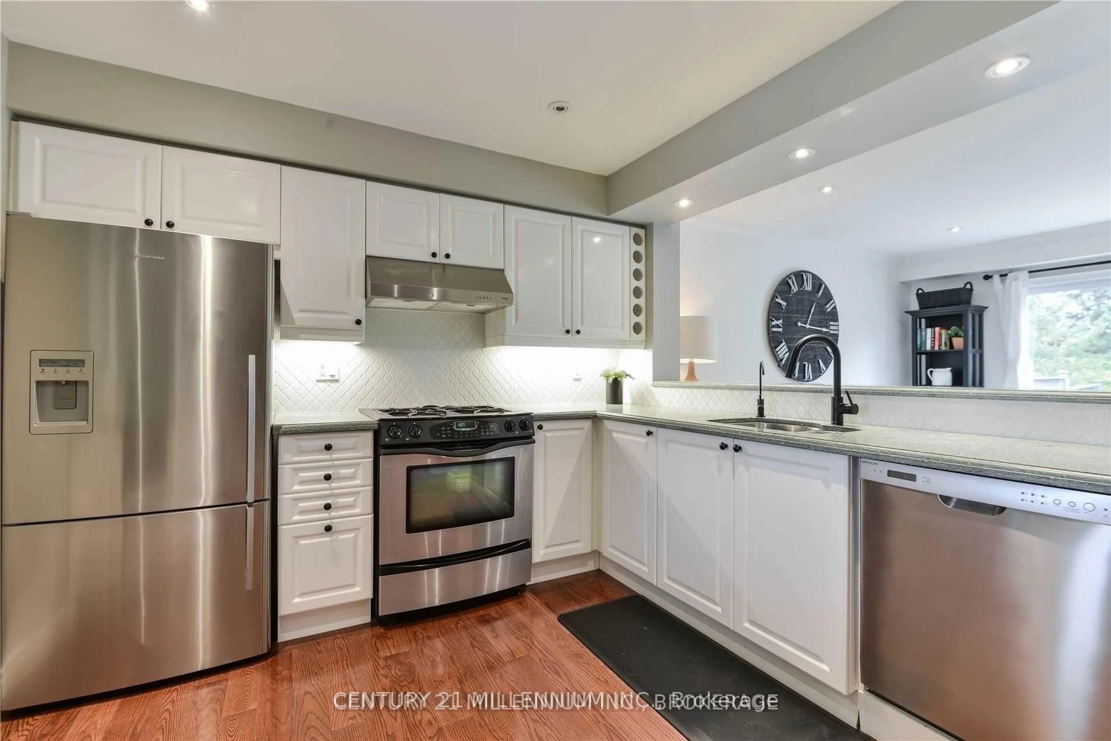 Open concept kitchen, unknown for 32 Gardenia Way, Caledon Ontario L7C 1B2