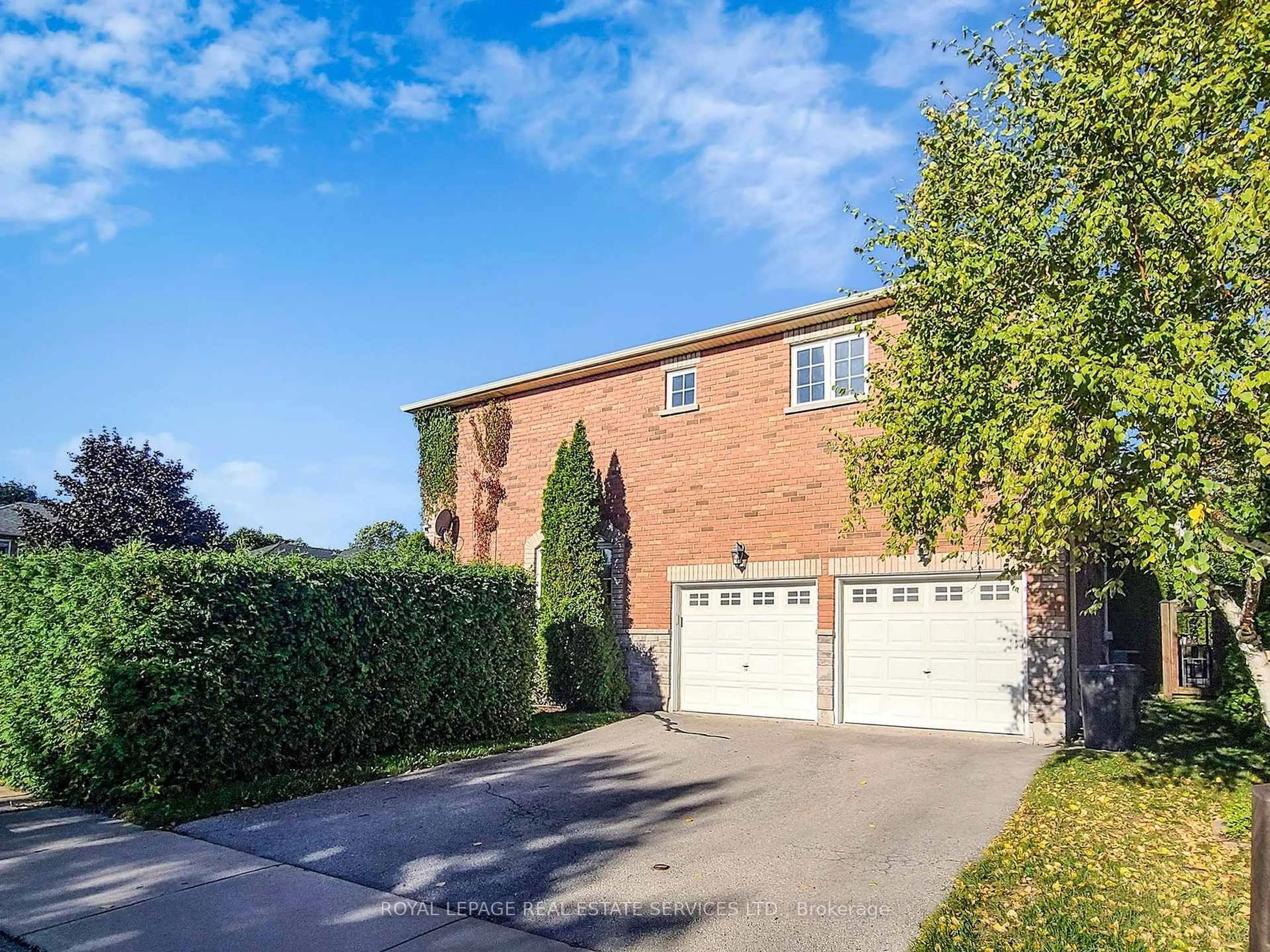 Home with brick exterior material, street for 301 Mohawk Rd, Oakville Ontario L6L 6P9