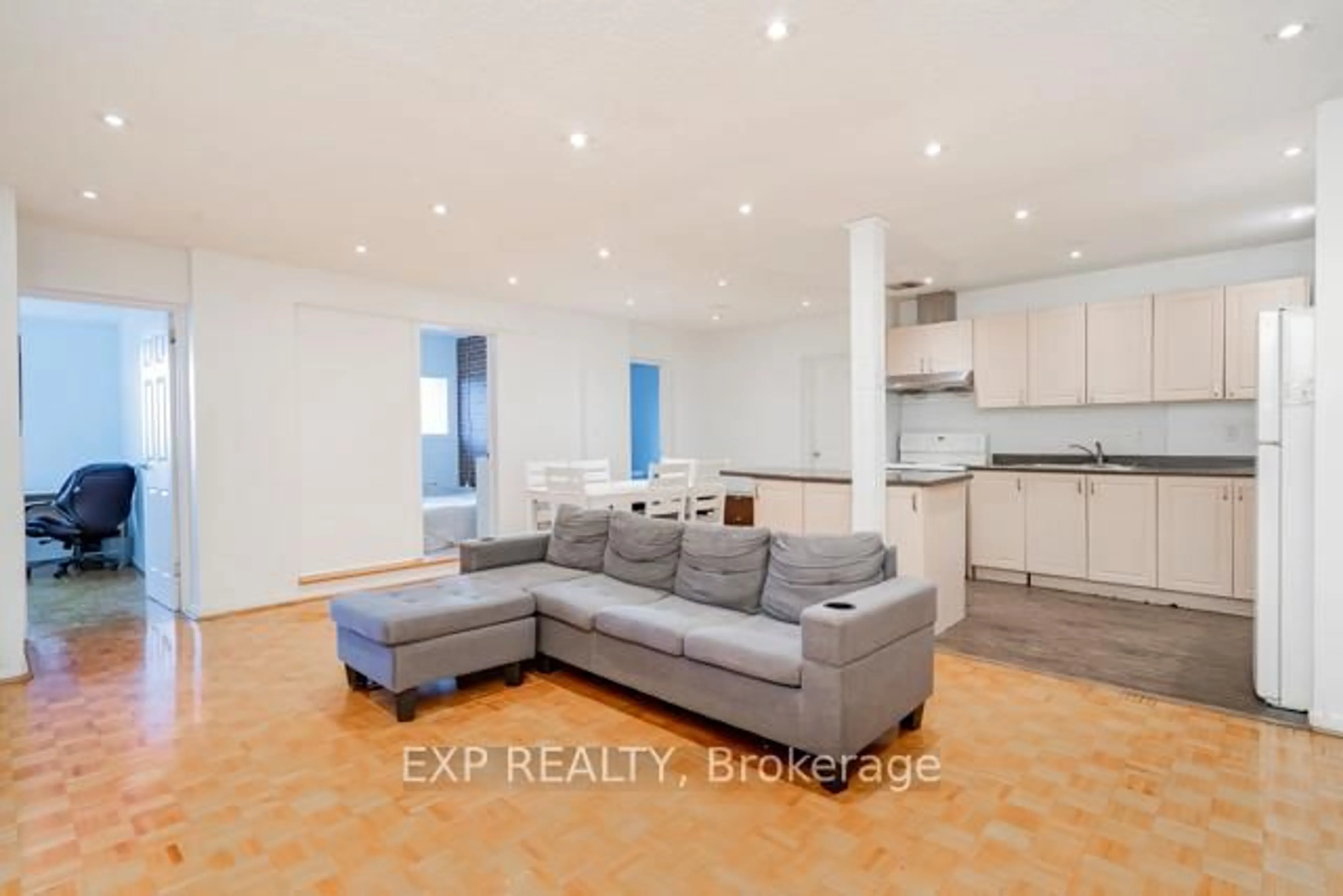 Unknown for 3025 The Credit Woodlands Dr #226, Mississauga Ontario L5C 2V3