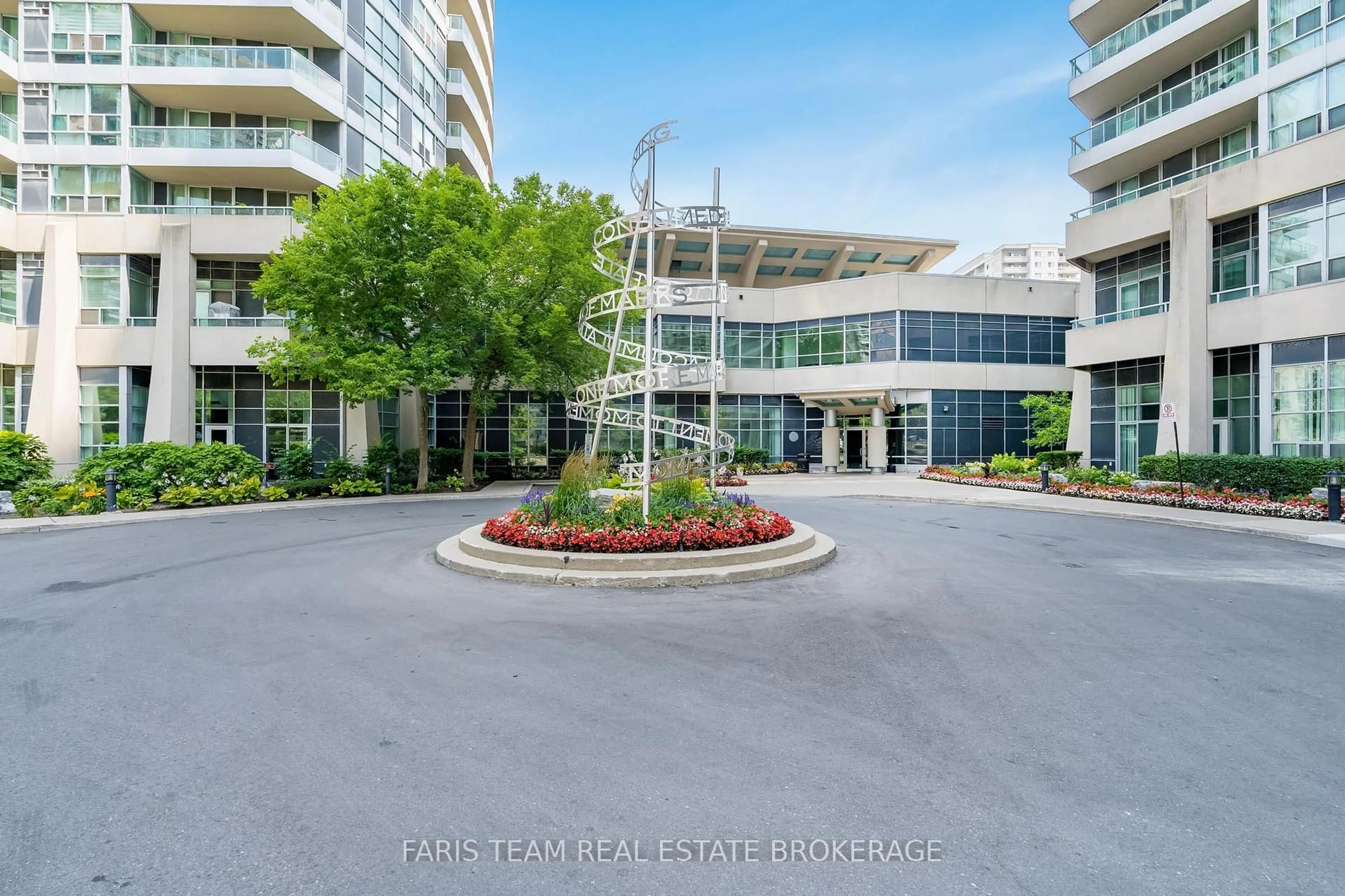 Indoor foyer for 1 Elm Drive #308, Mississauga Ontario L5B 4M1