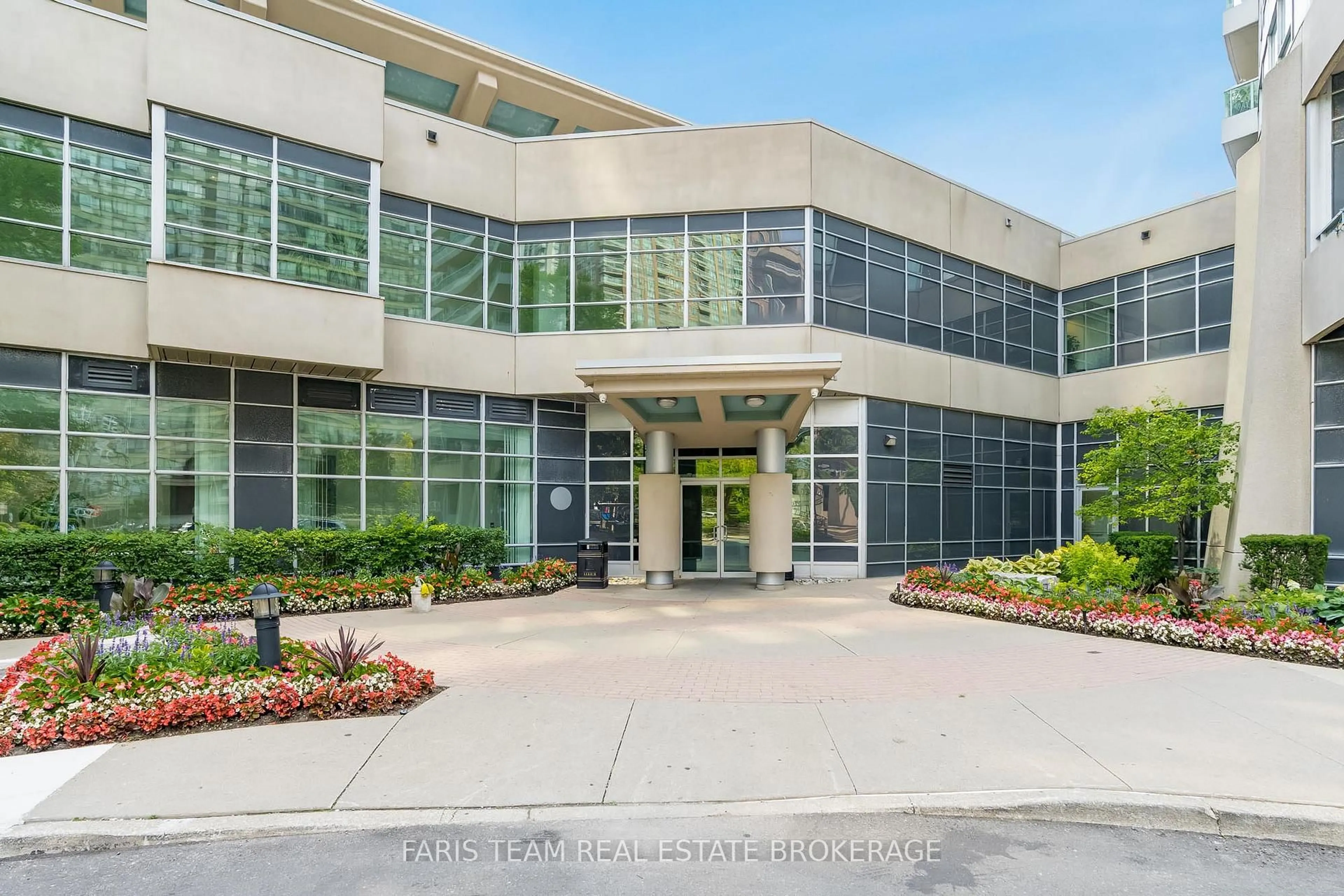 Indoor foyer for 1 Elm Drive #308, Mississauga Ontario L5B 4M1