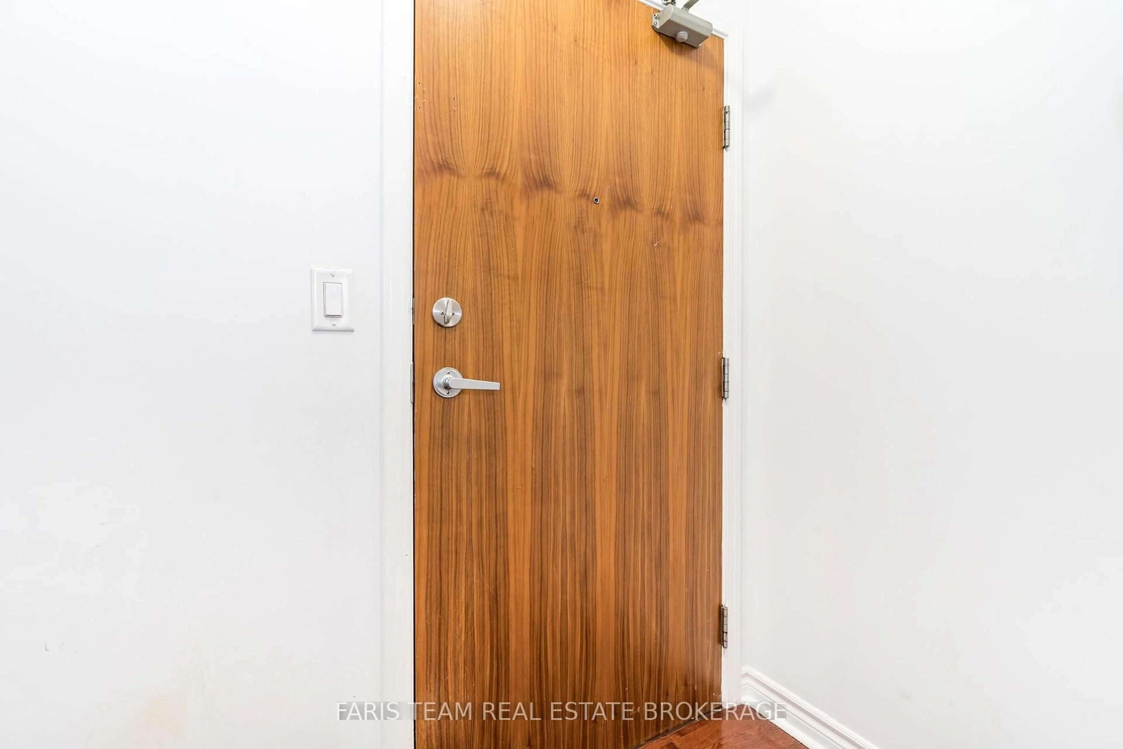 Indoor entryway for 1 Elm Drive #308, Mississauga Ontario L5B 4M1