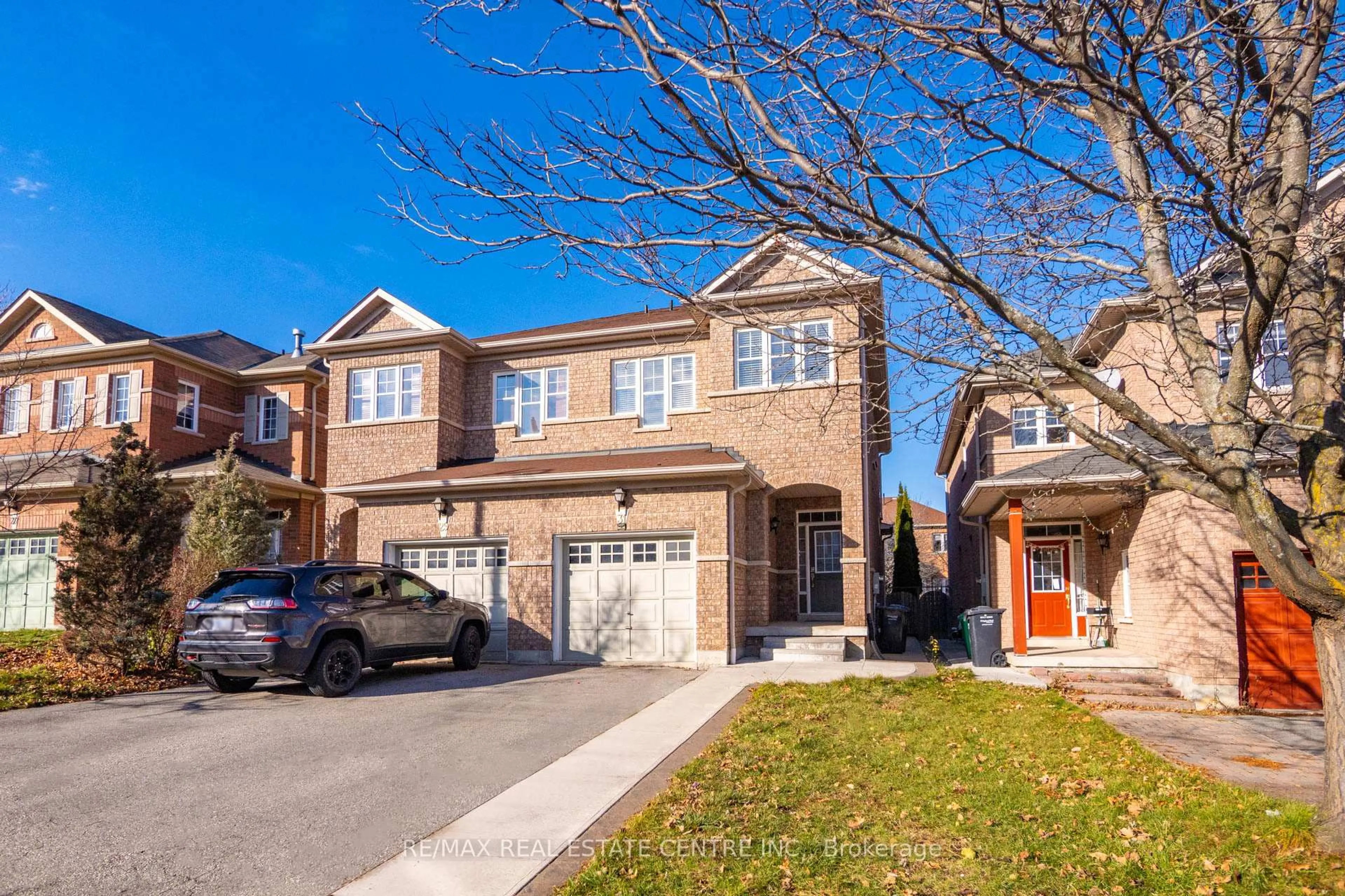 Home with brick exterior material, street for 31 Martree Cres, Brampton Ontario L6V 4R3