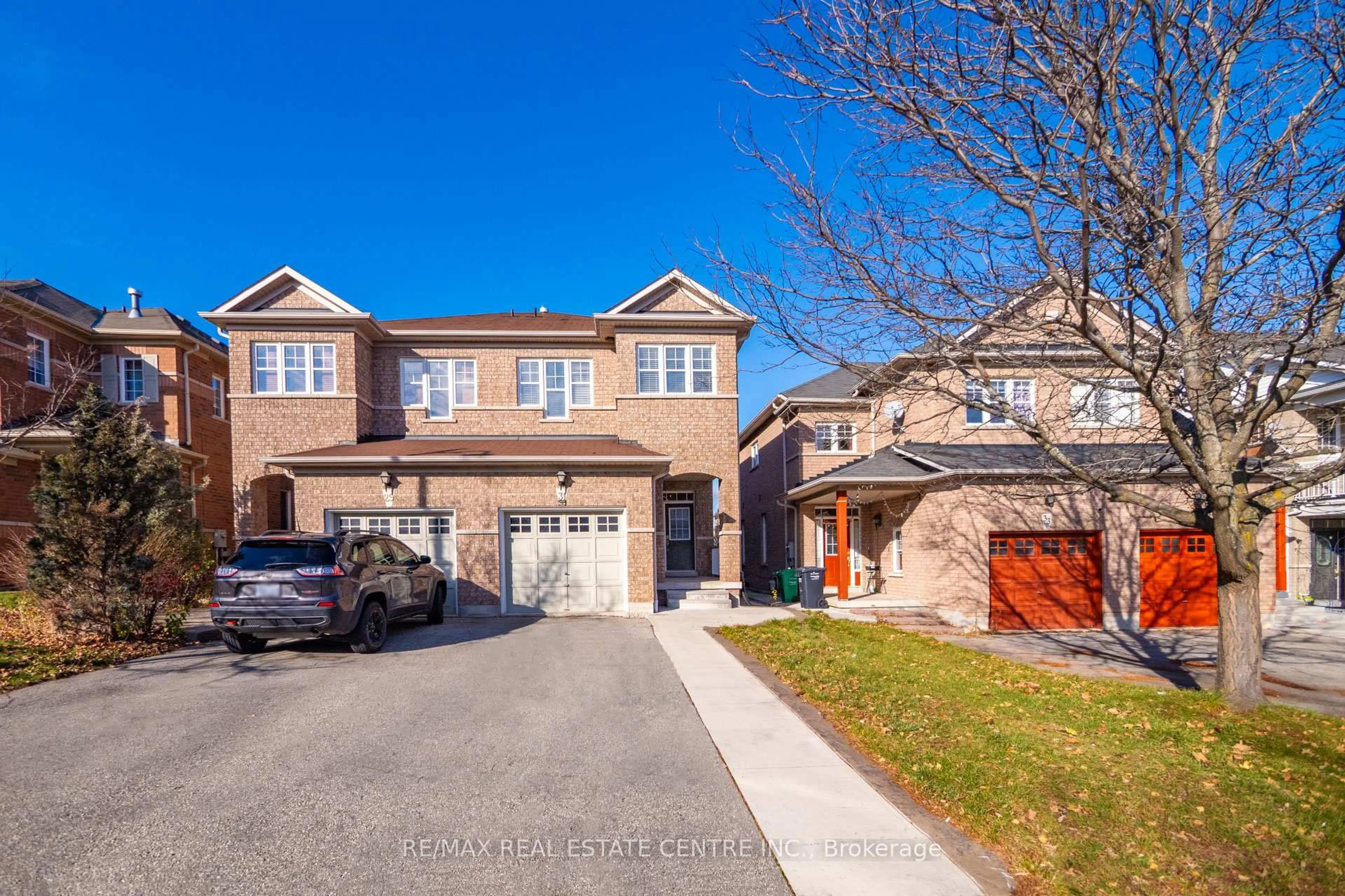 Home with brick exterior material, street for 31 Martree Cres, Brampton Ontario L6V 4R3