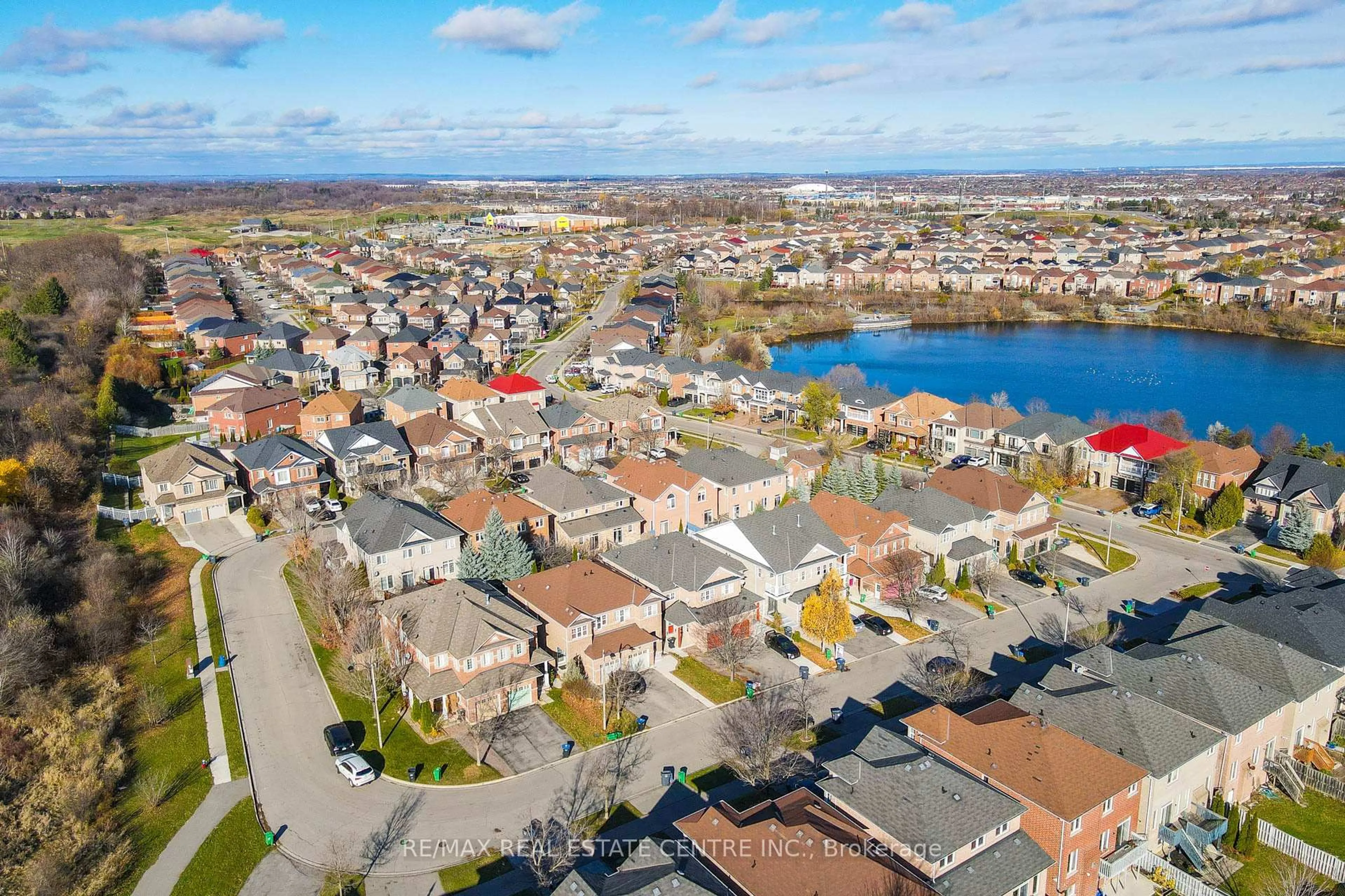 A pic from outside/outdoor area/front of a property/back of a property/a pic from drone, water/lake/river/ocean view for 31 Martree Cres, Brampton Ontario L6V 4R3
