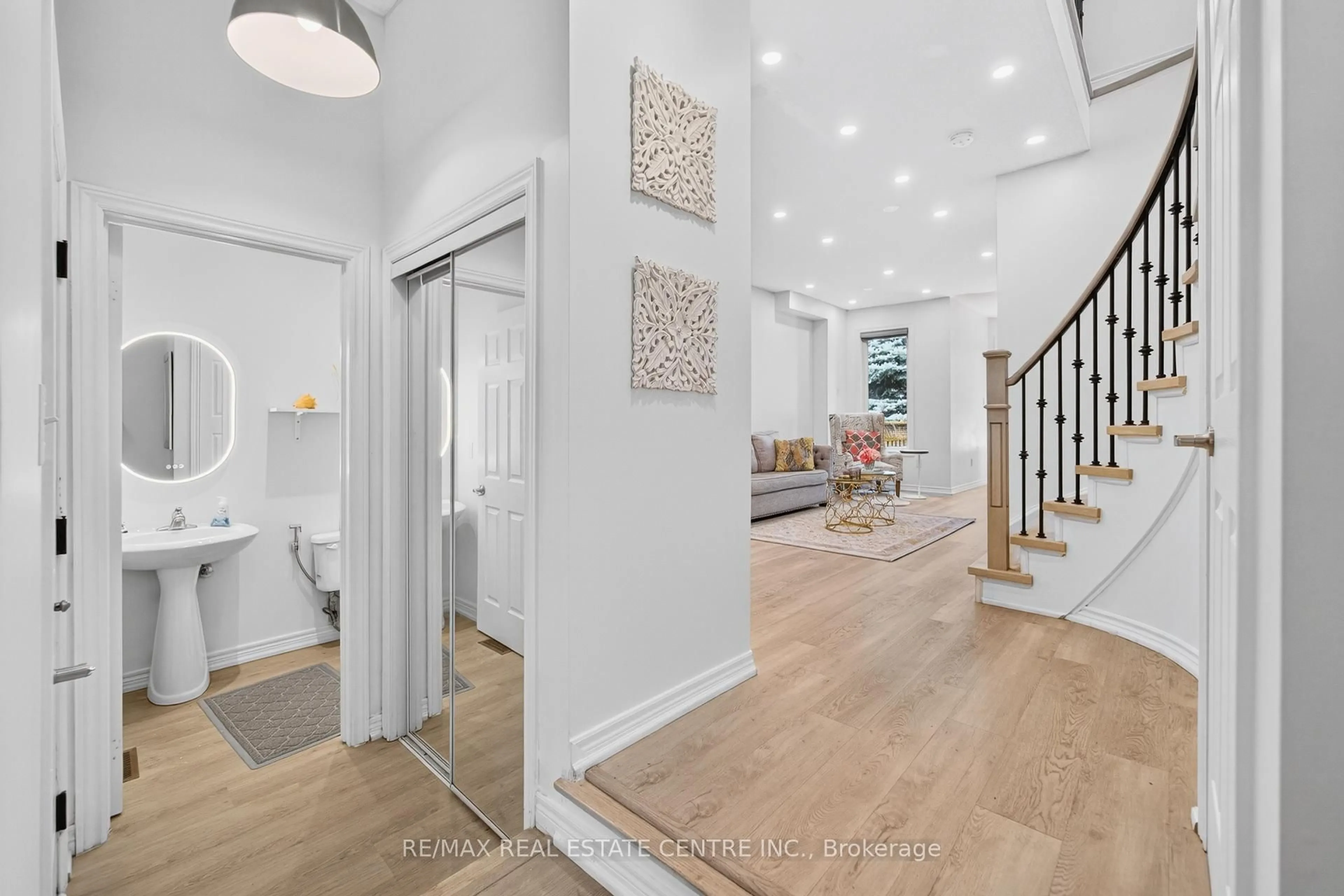 Indoor entryway for 31 Martree Cres, Brampton Ontario L6V 4R3