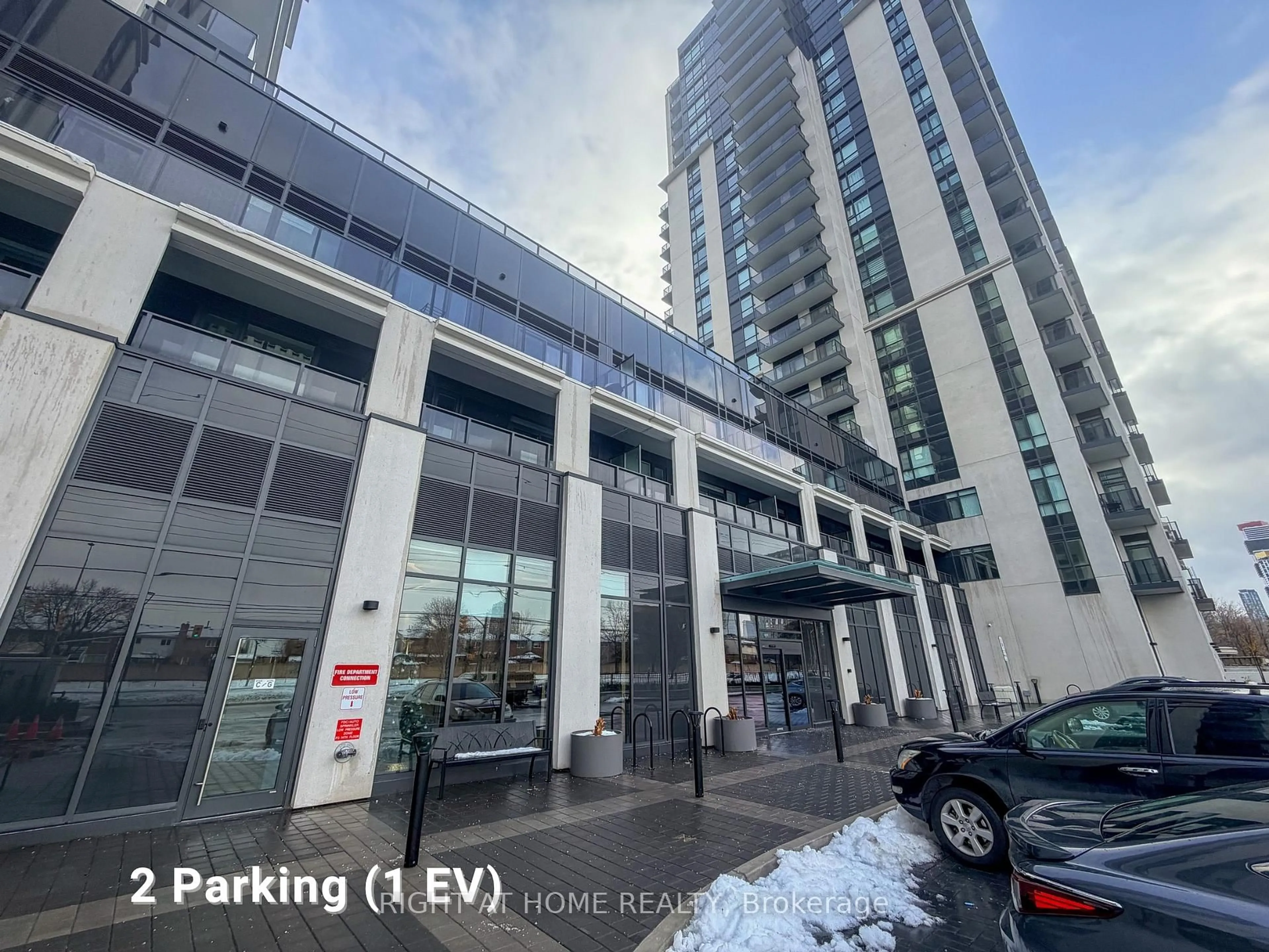 Parking for 202 Burnhamthorpe Rd #807, Mississauga Ontario L5A 0B2