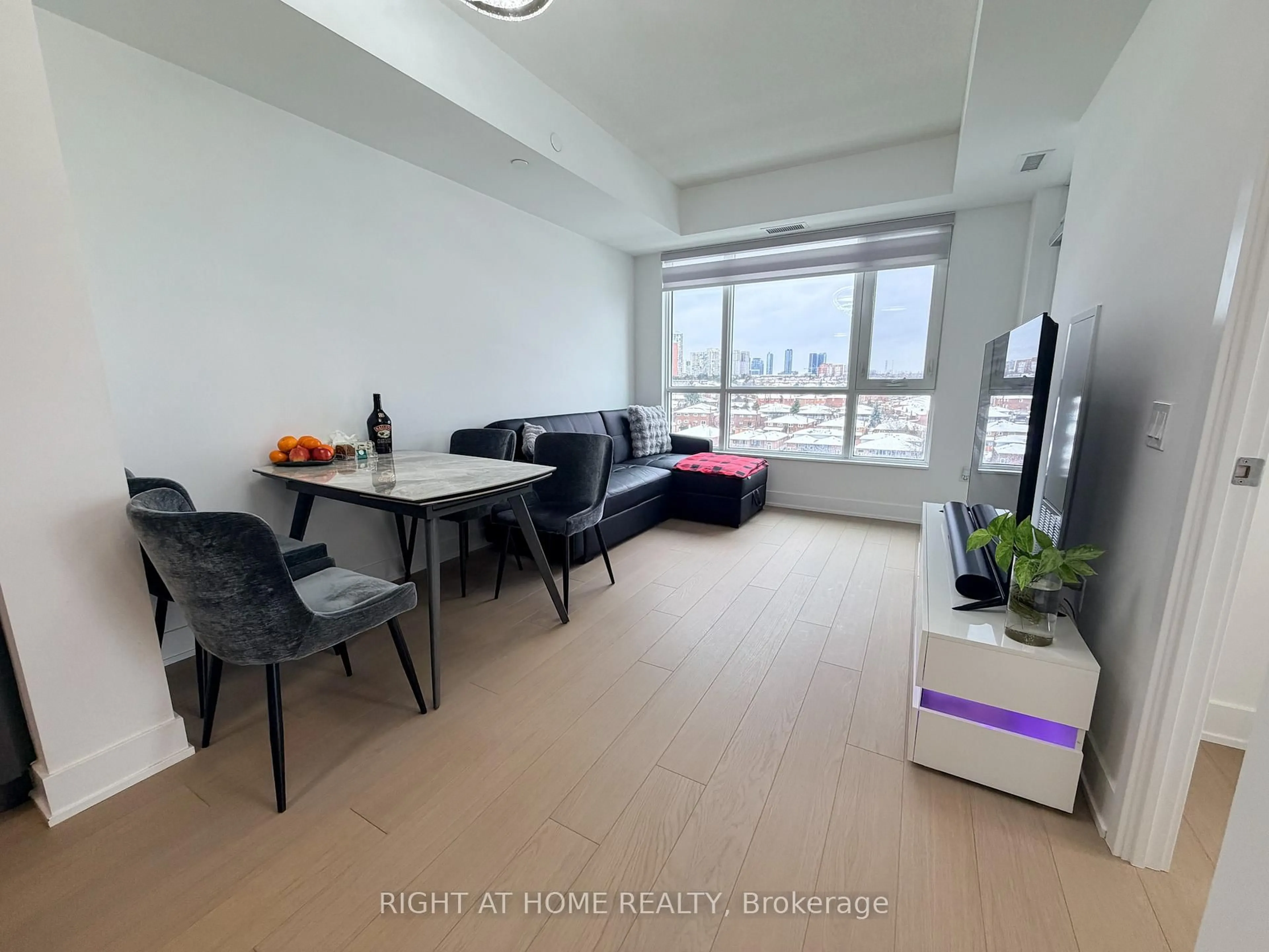 Living room with furniture, unknown for 202 Burnhamthorpe Rd #807, Mississauga Ontario L5A 0B2