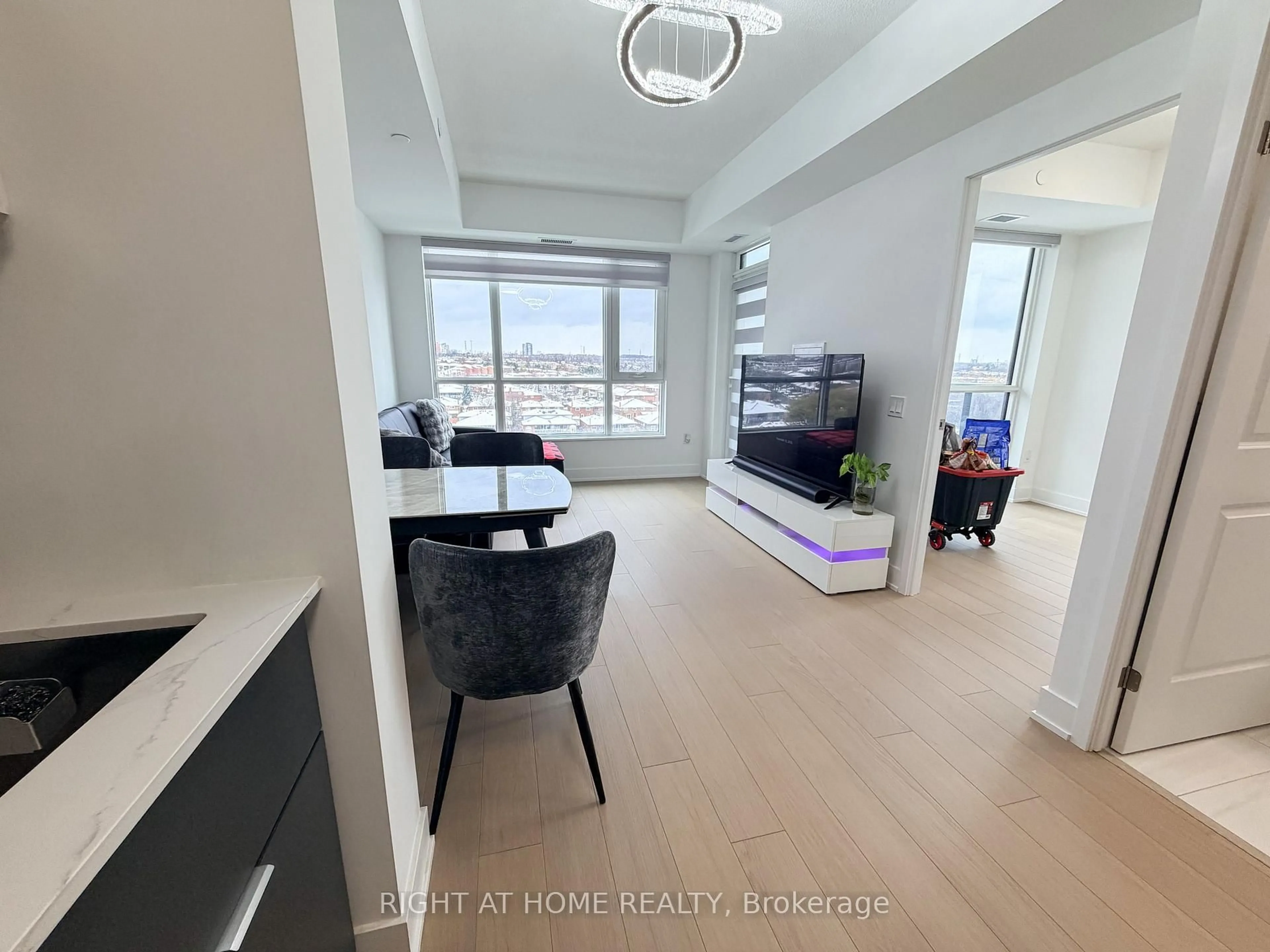 A pic of a room for 202 Burnhamthorpe Rd #807, Mississauga Ontario L5A 0B2