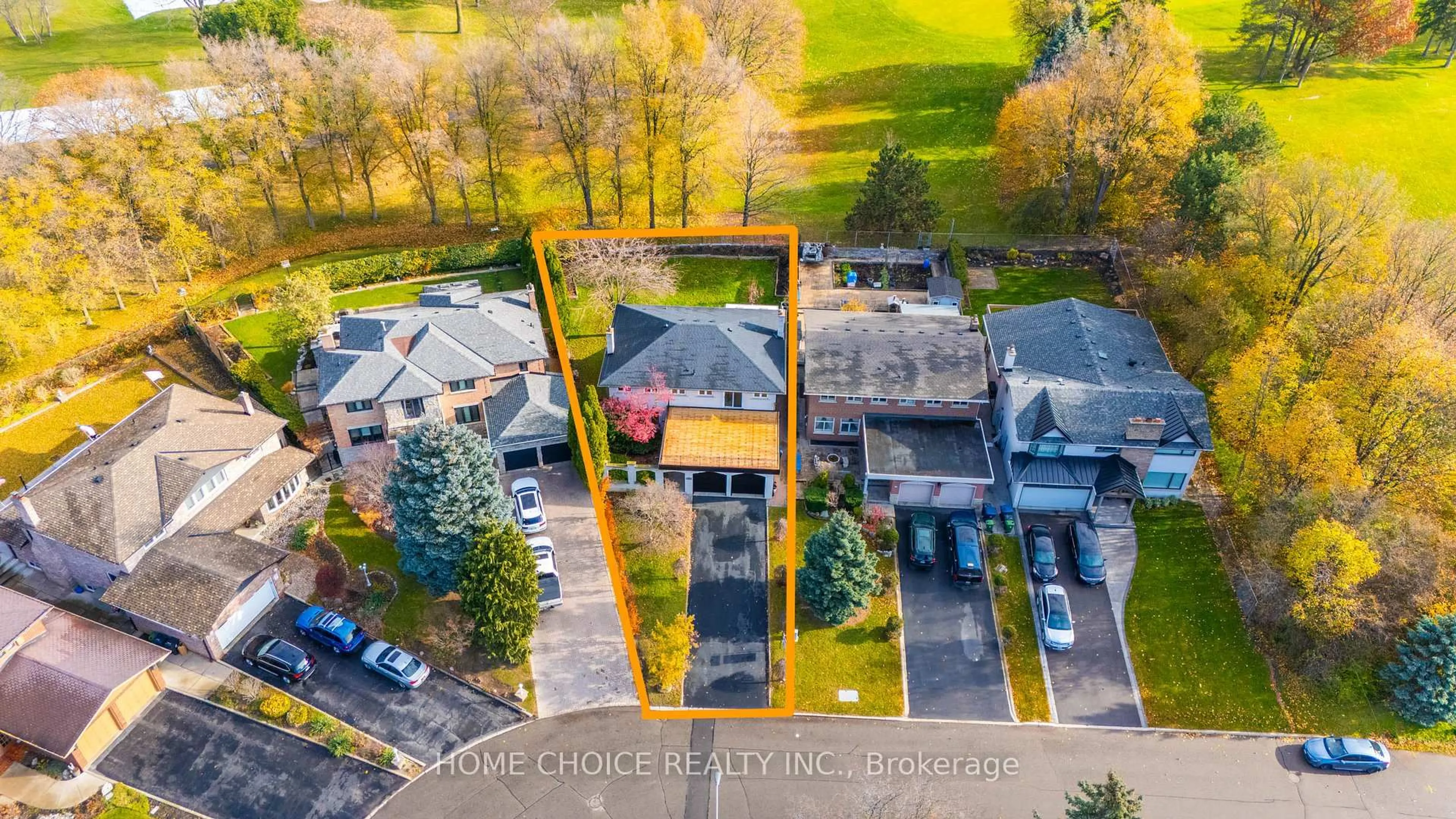 A pic from outside/outdoor area/front of a property/back of a property/a pic from drone, street for 43 Golfwood Hts, Toronto Ontario M9P 3L8