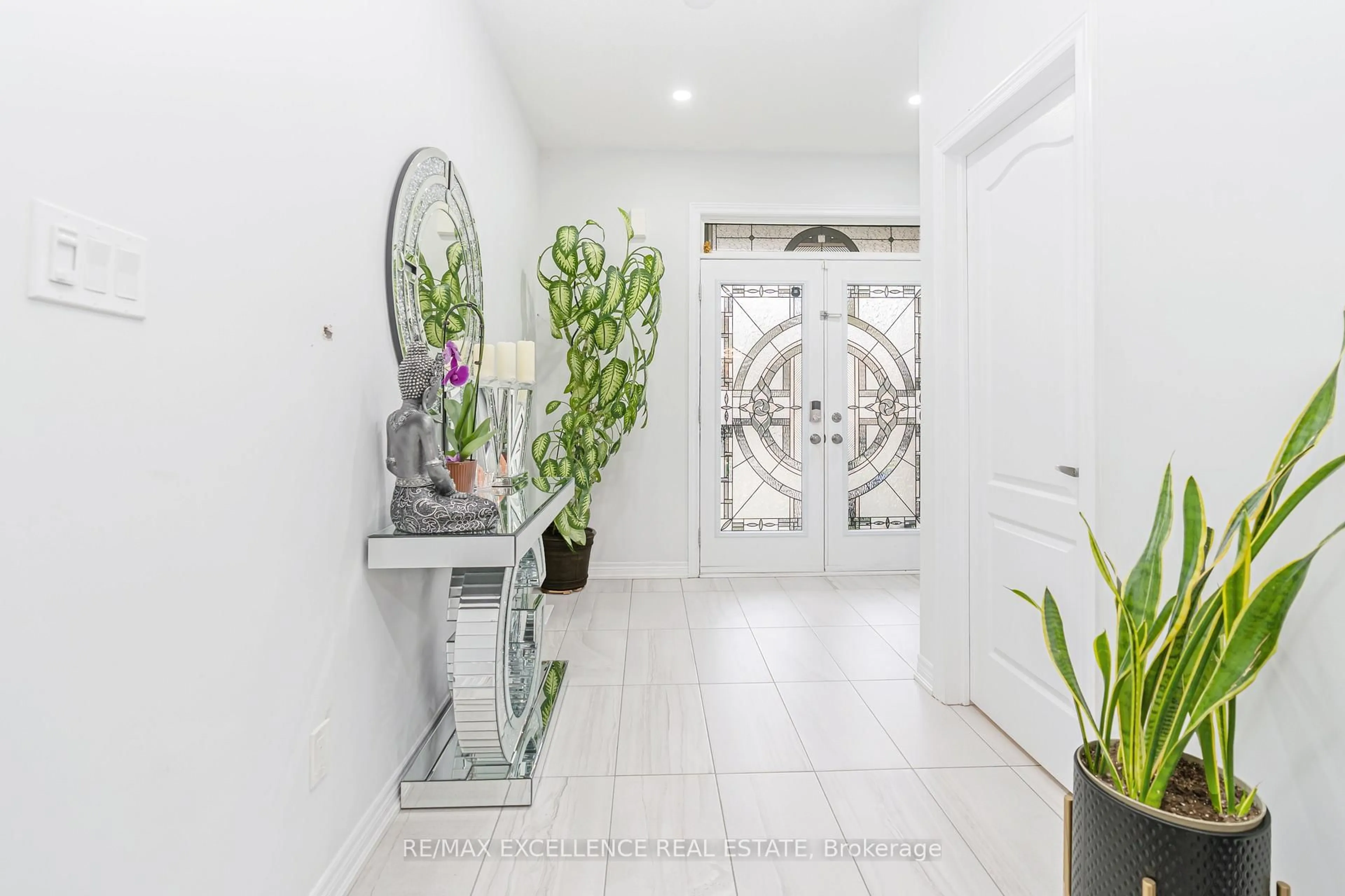 Indoor entryway for 97 Folgate Cres, Brampton Ontario L6R 4A6