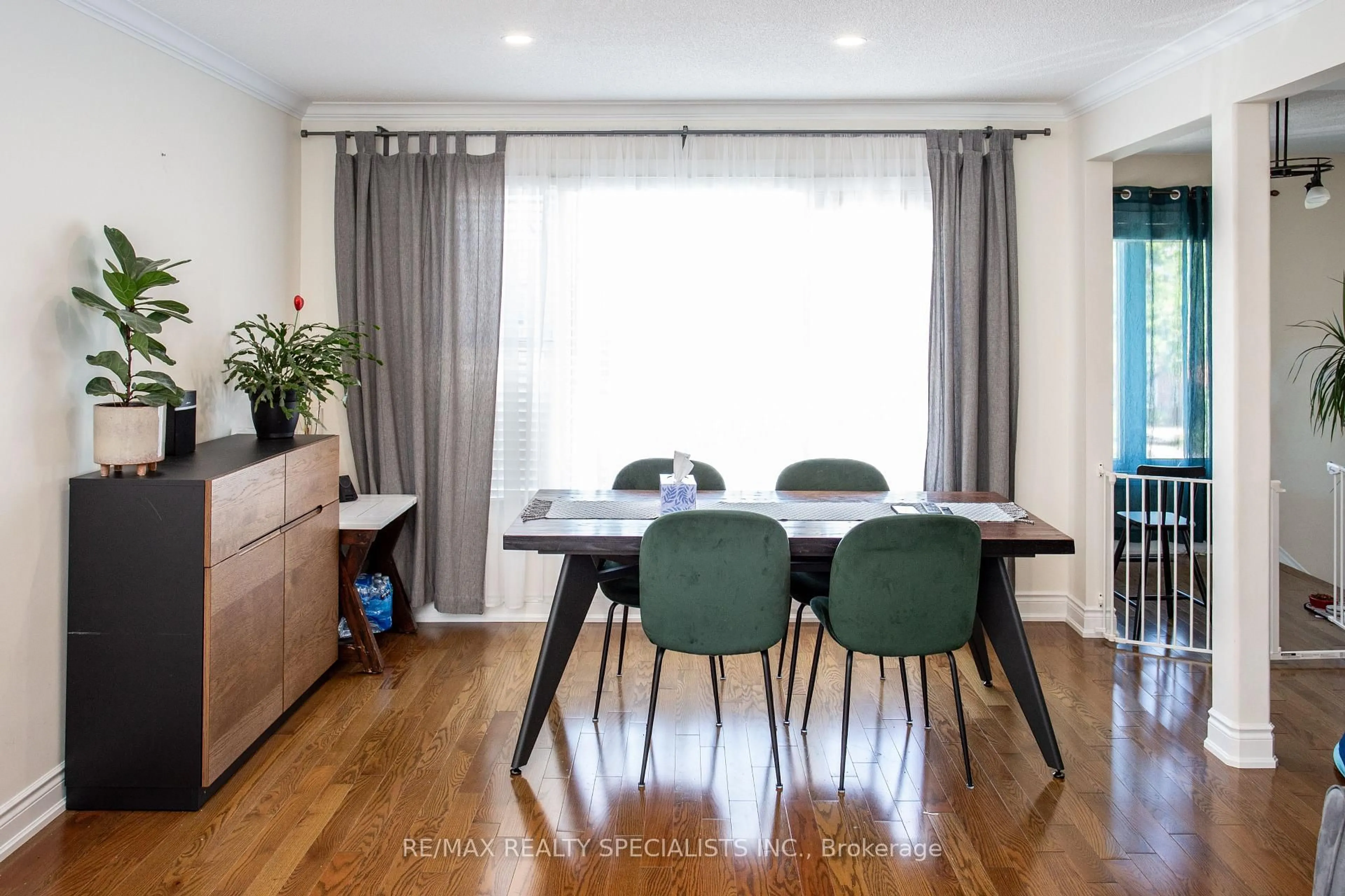 Dining room, wood/laminate floor for 4386 Curia Cres, Mississauga Ontario L4Z 2X3