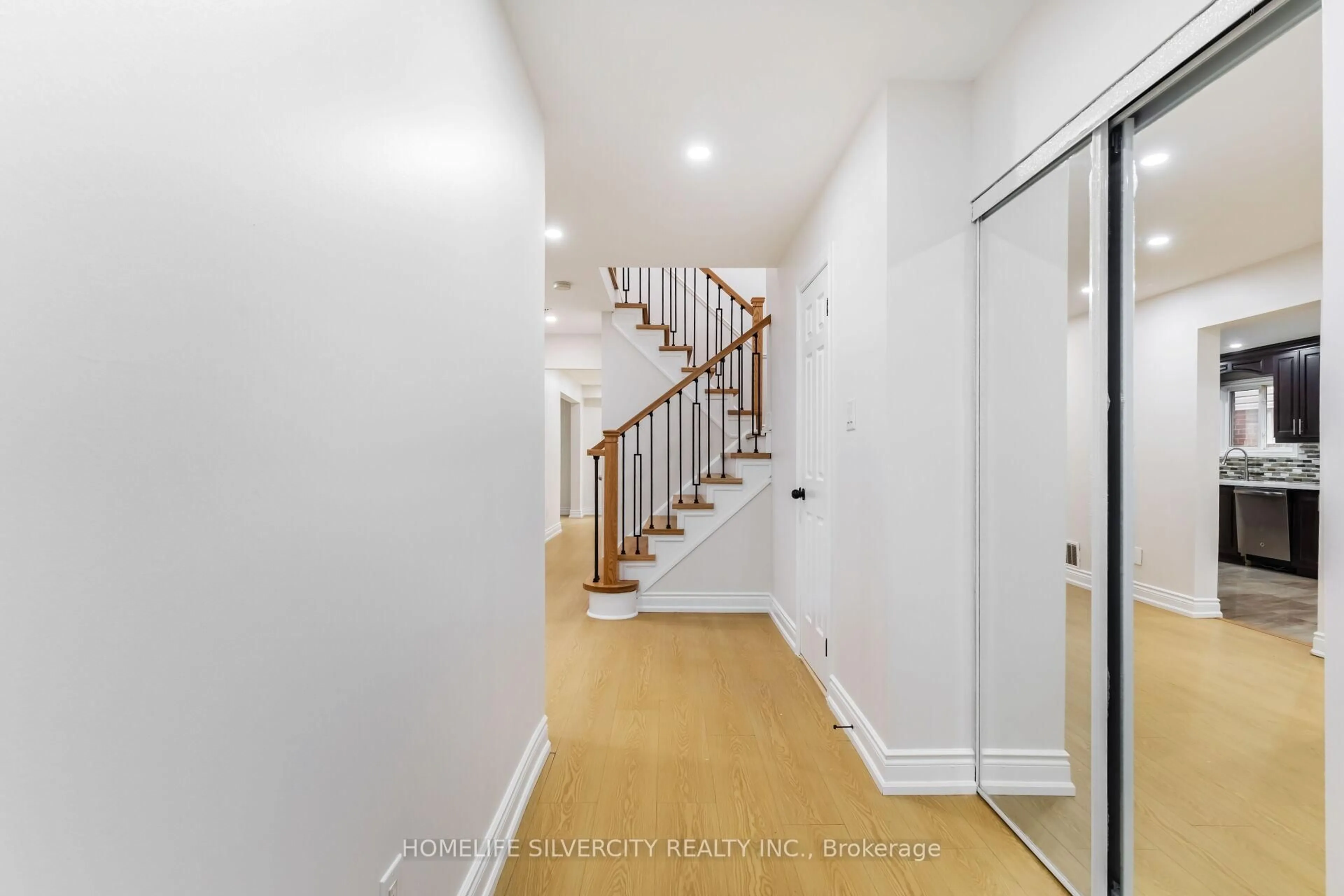 Indoor entryway for 26 Cresswell Dr, Brampton Ontario L6Y 2T6
