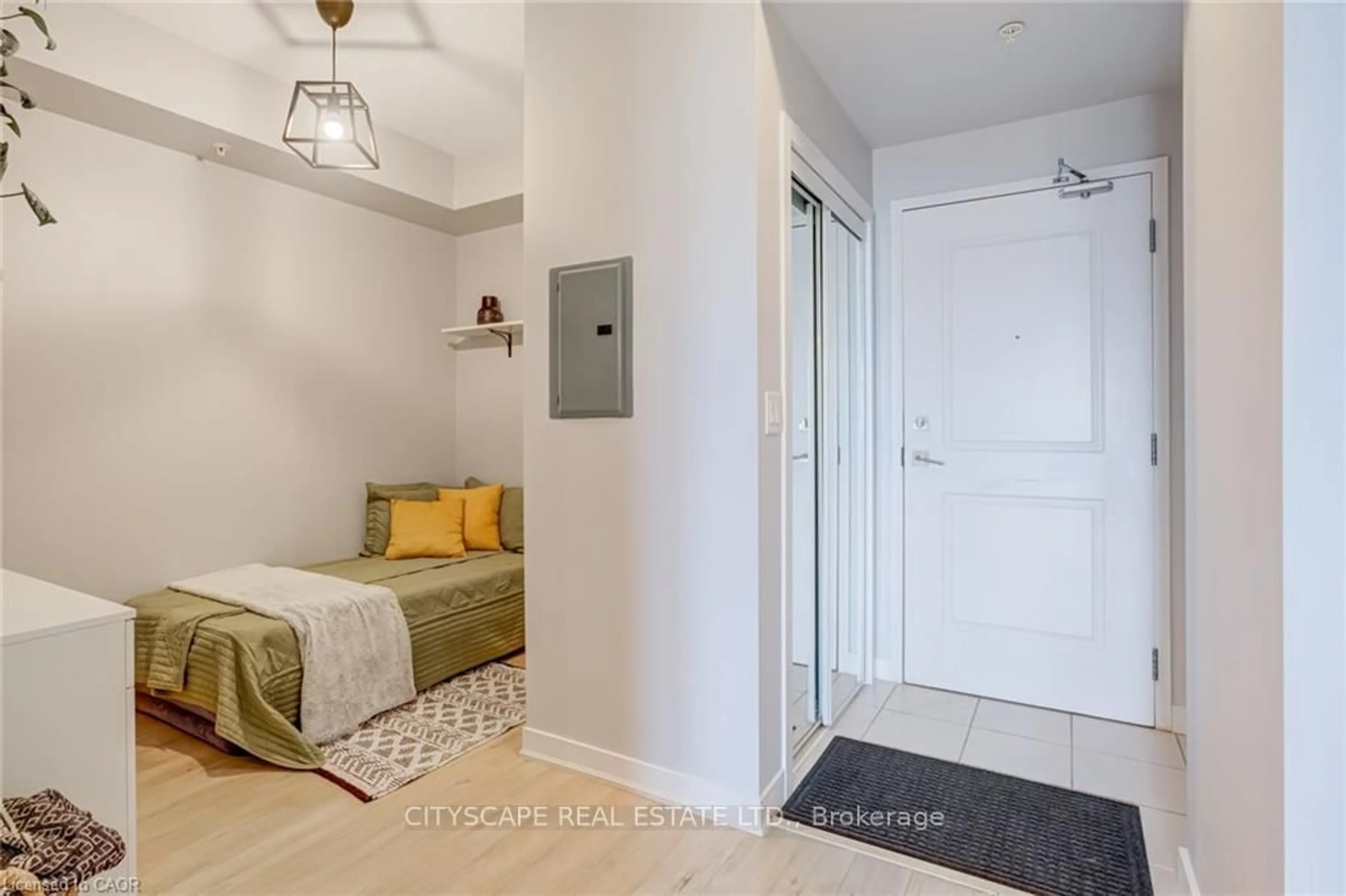 Indoor entryway for 5010 Corporate Dr #332, Burlington Ontario L7L 0H6