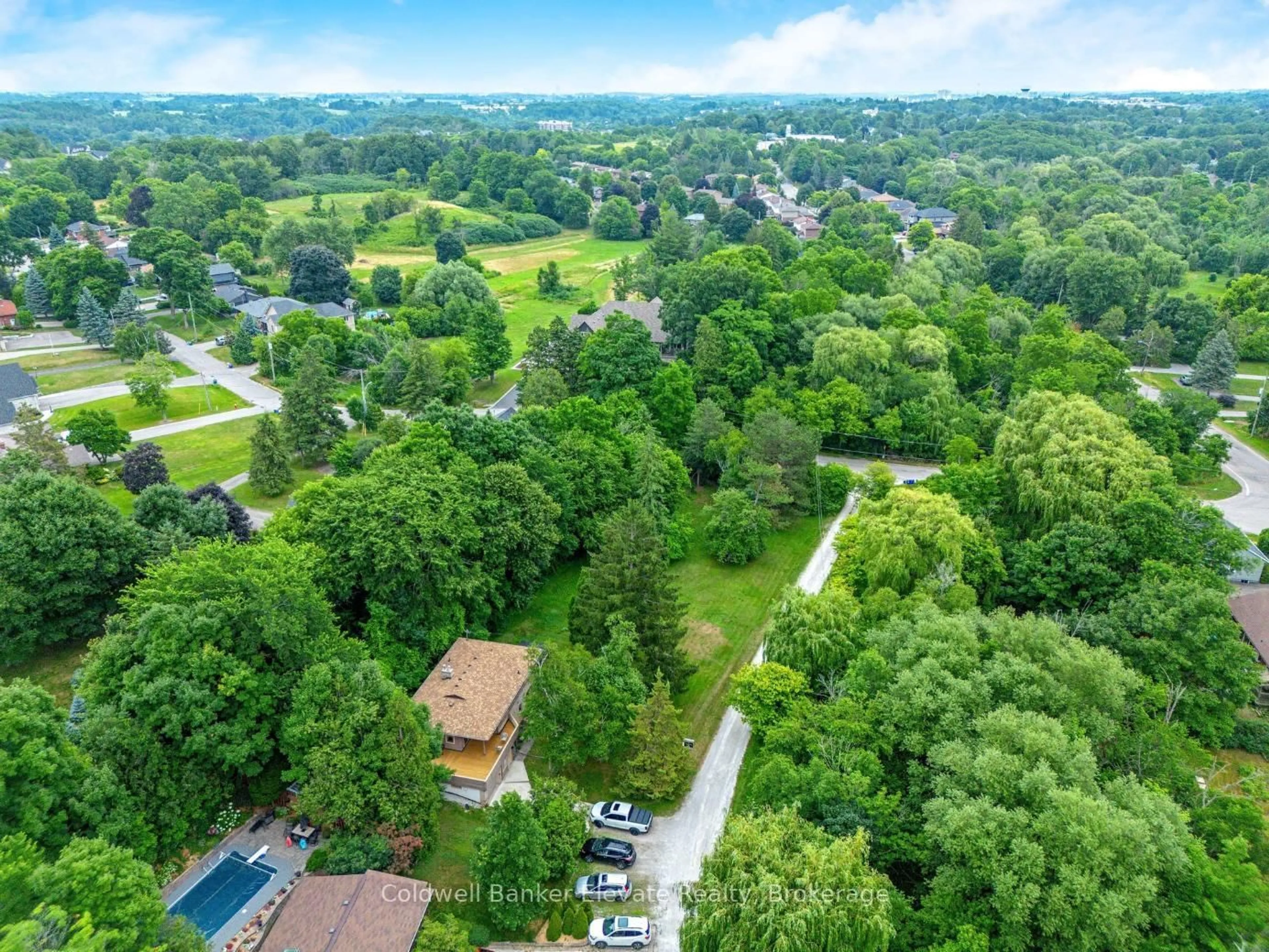 A pic from outside/outdoor area/front of a property/back of a property/a pic from drone, forest/trees view for 8 Ann St, Halton Hills Ontario L7G 2V2