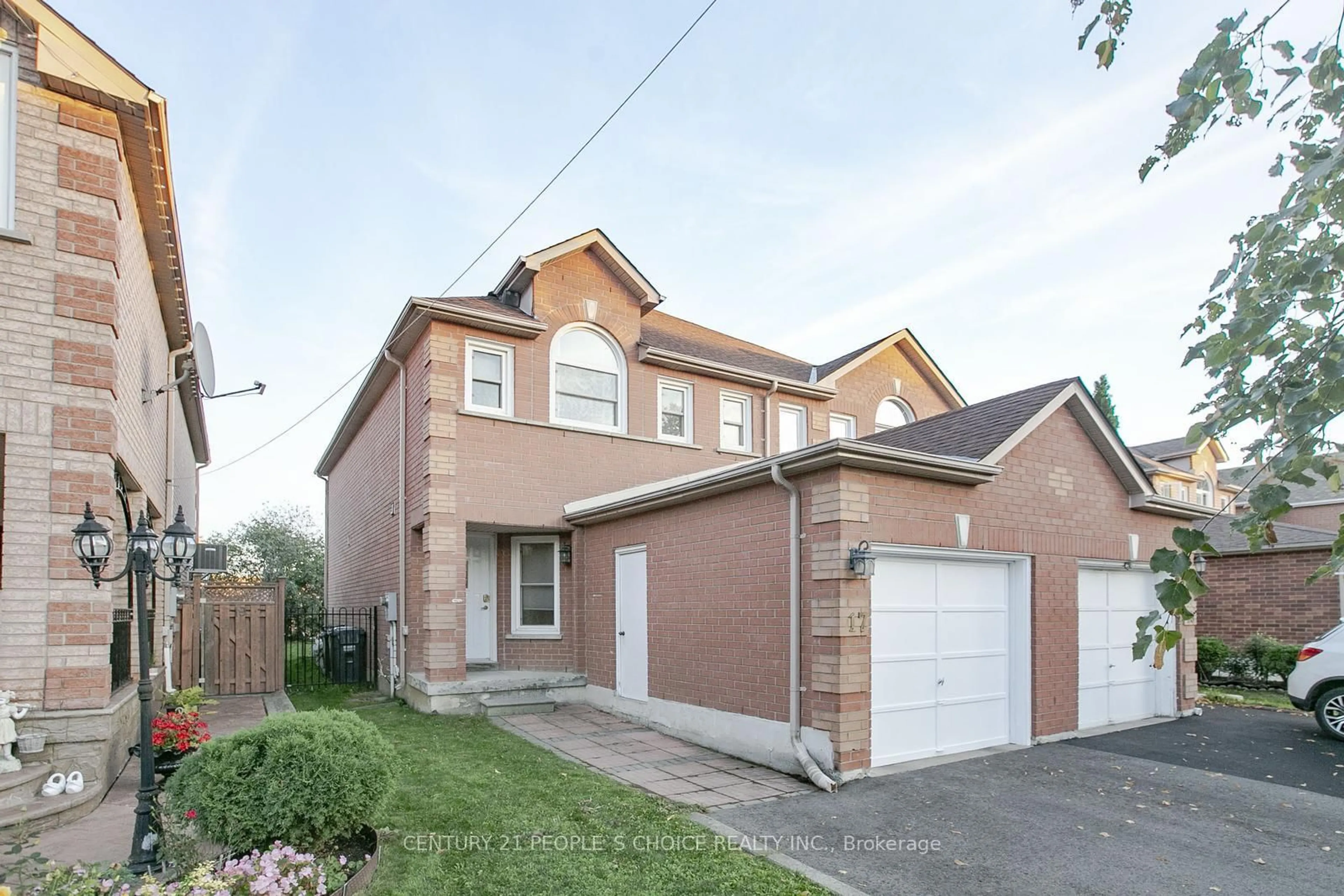 Home with brick exterior material, street for 17 Caruso Dr, Brampton Ontario L6Y 5B1