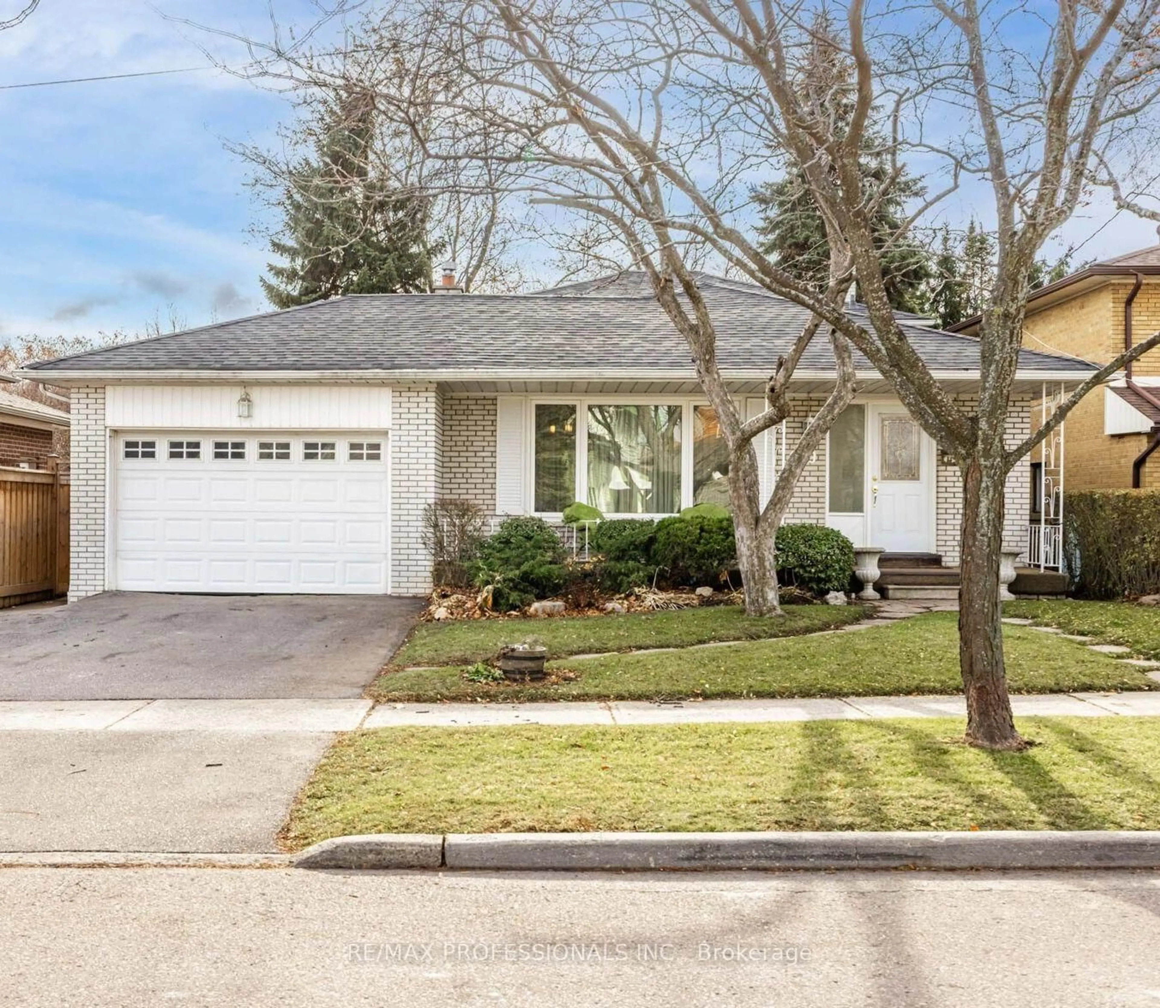 Home with vinyl exterior material, street for 19 Pylon Pl, Toronto Ontario M9W 2P3