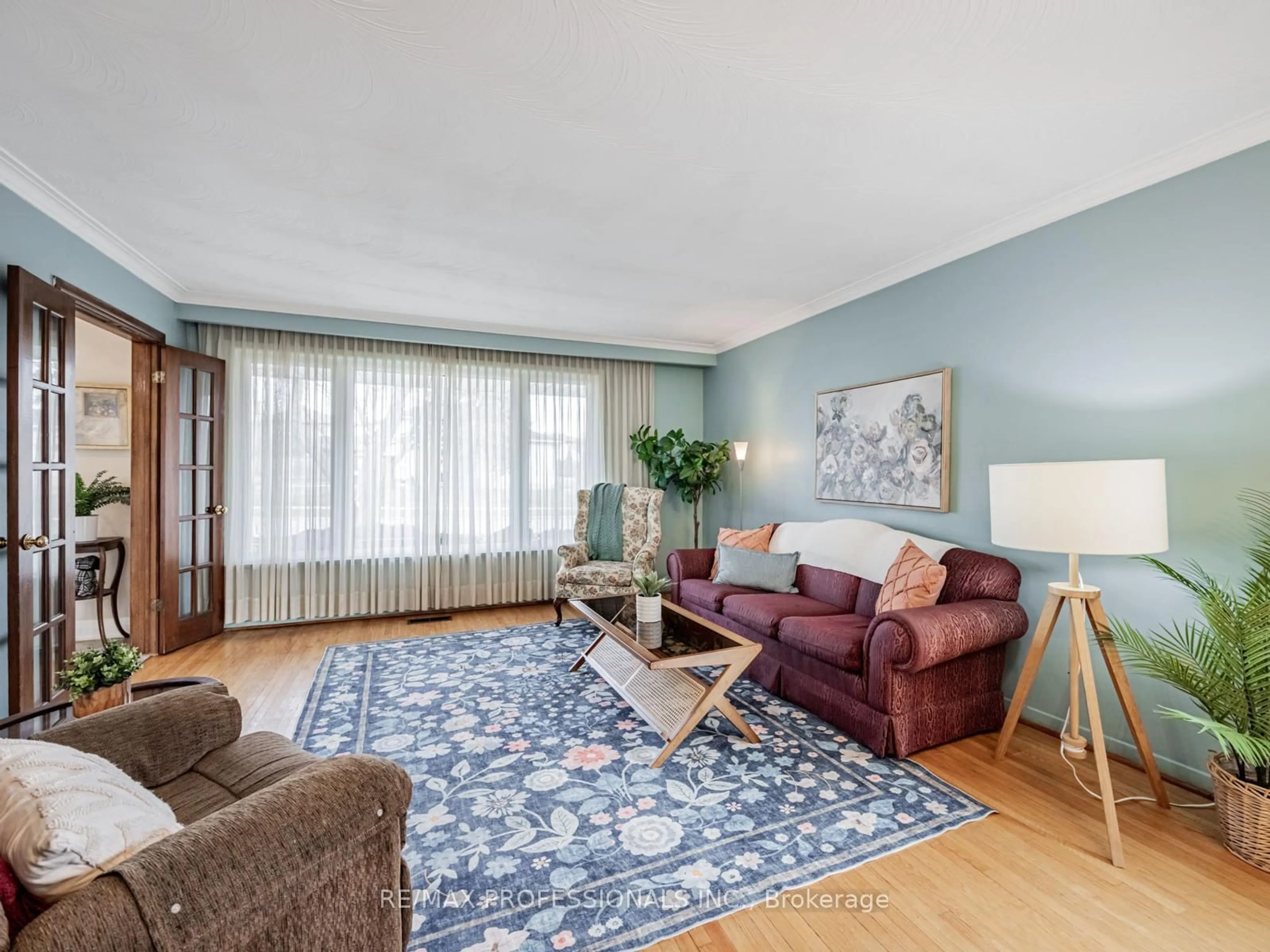 Living room with furniture, unknown for 19 Pylon Pl, Toronto Ontario M9W 2P3