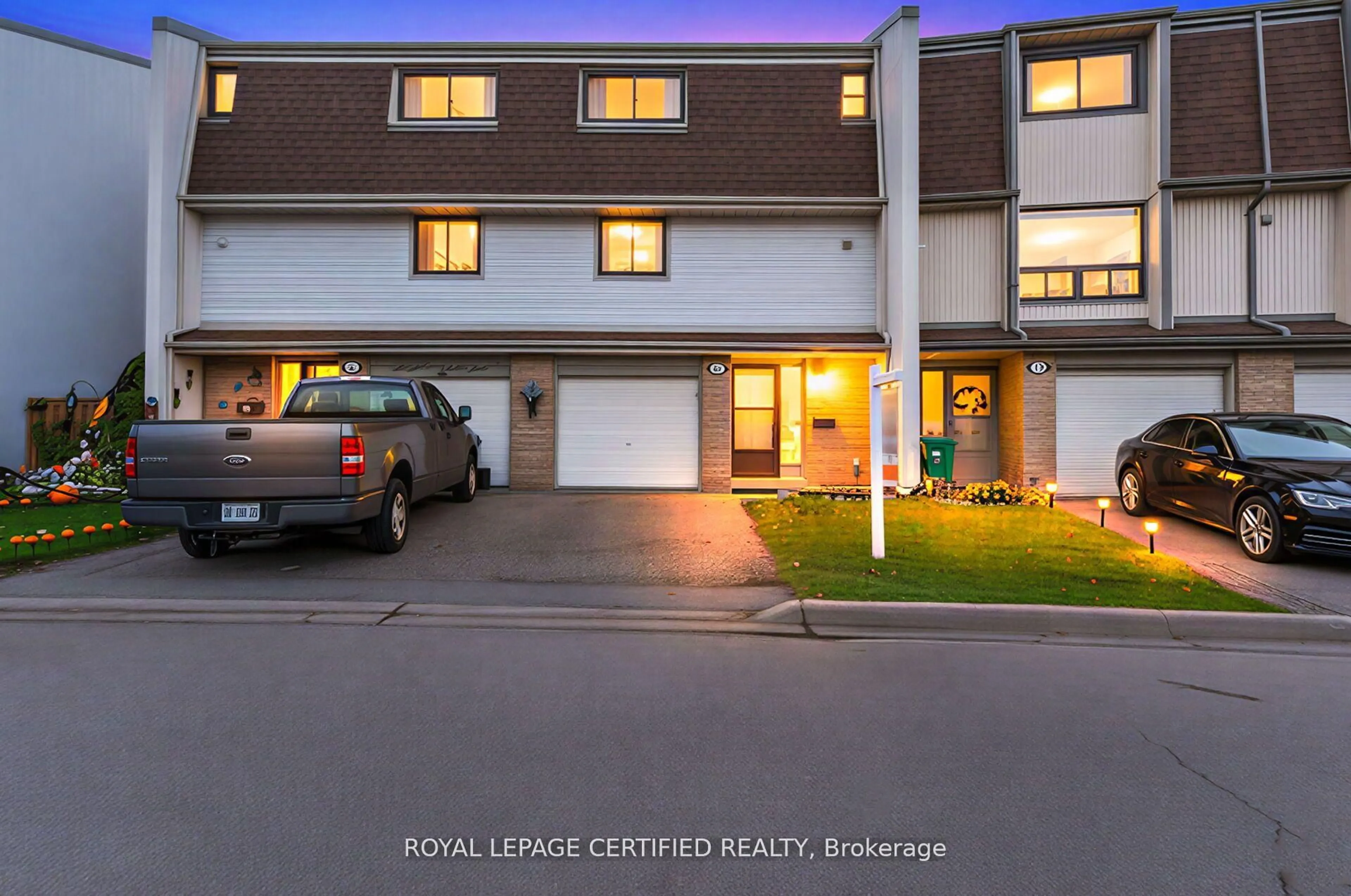 A pic from outside/outdoor area/front of a property/back of a property/a pic from drone, street for 41 Ashton Cres, Brampton Ontario L6S 3J9