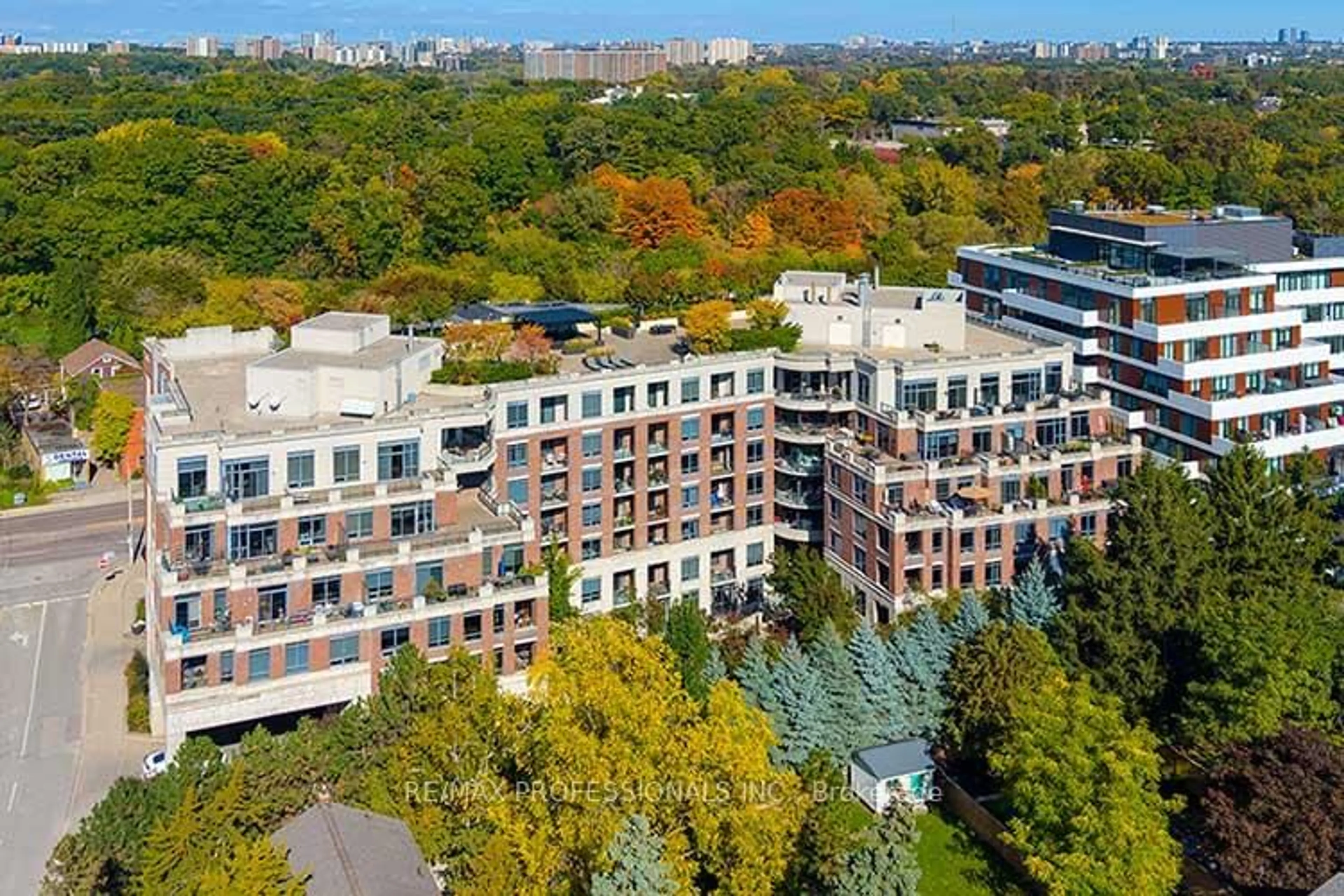 A pic from outside/outdoor area/front of a property/back of a property/a pic from drone, city buildings view from balcony for 25 Earlington Ave #113, Toronto Ontario M8X 3A3