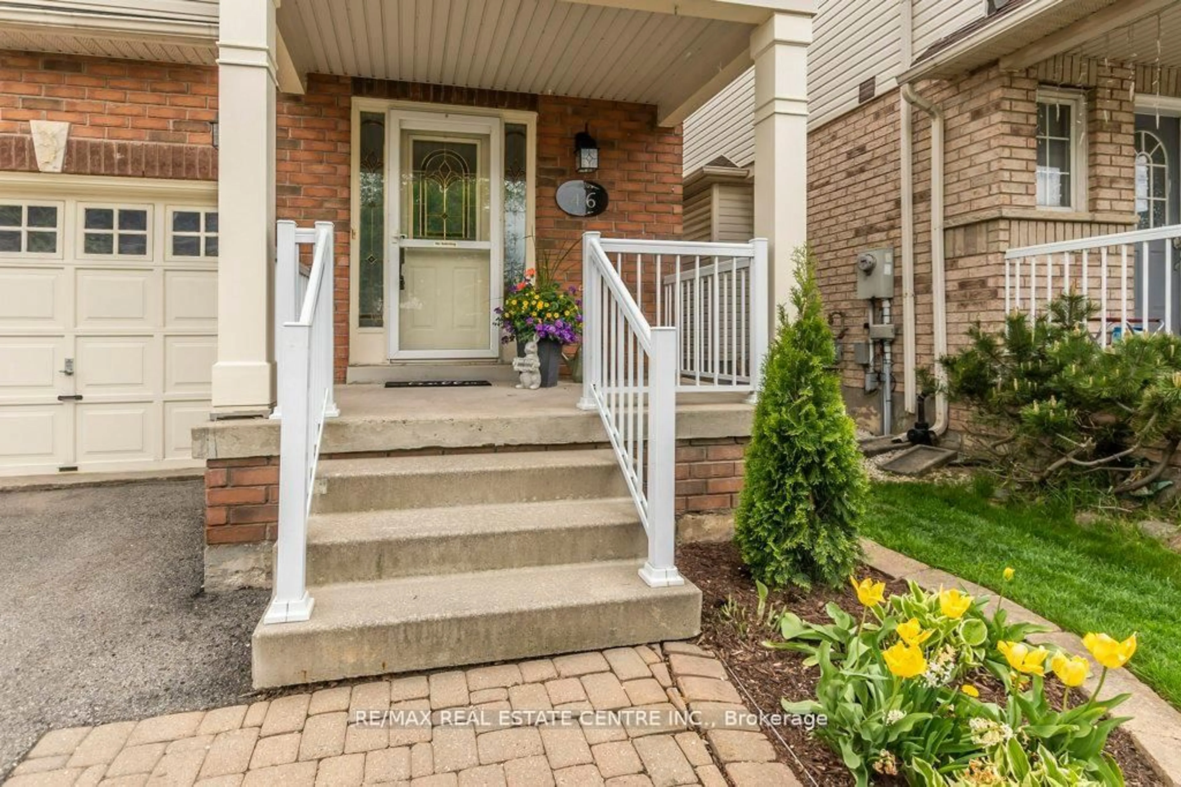 Indoor entryway for 46 Livingston Rd, Milton Ontario L9T 6B7