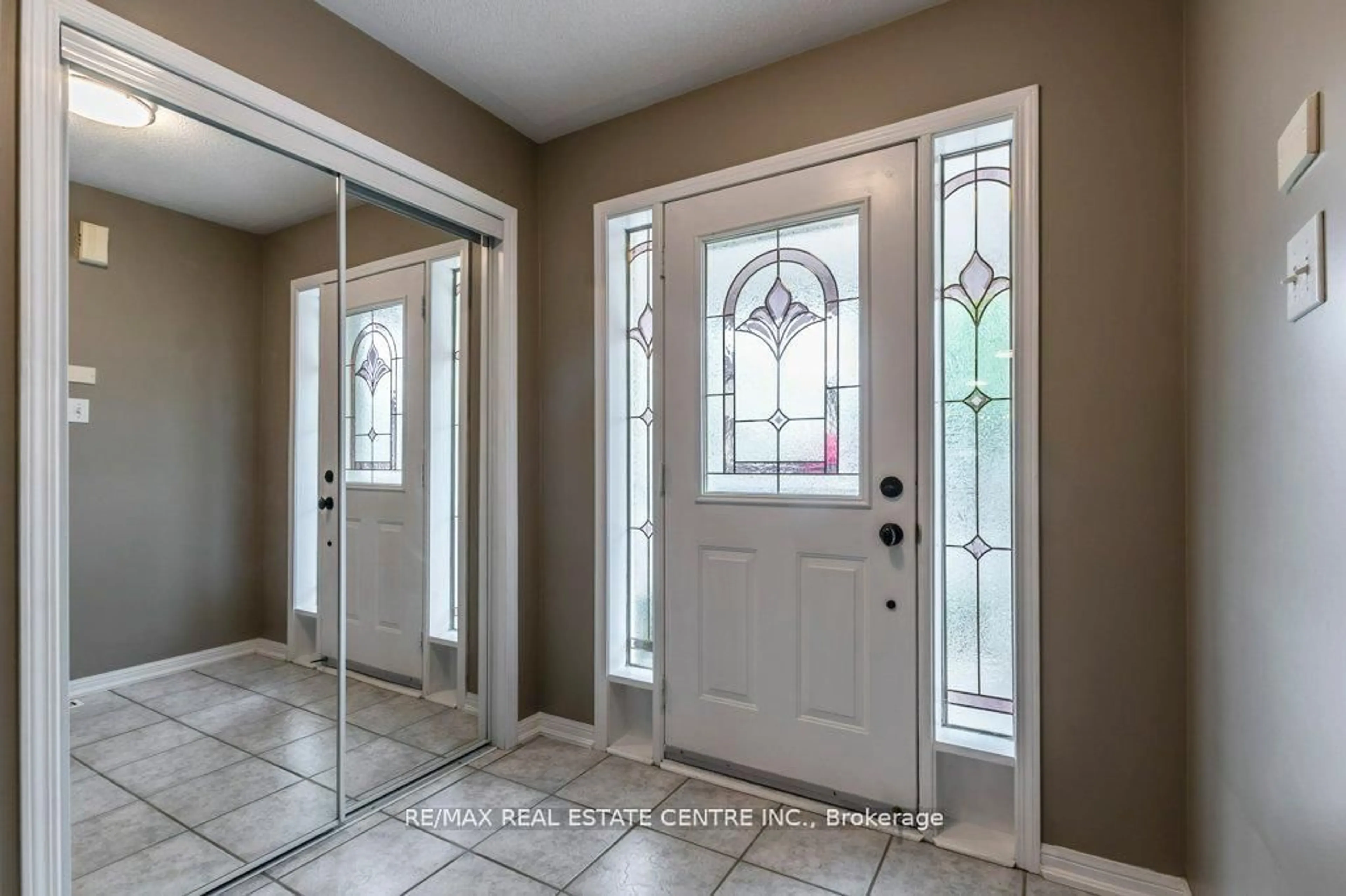 Indoor entryway for 46 Livingston Rd, Milton Ontario L9T 6B7