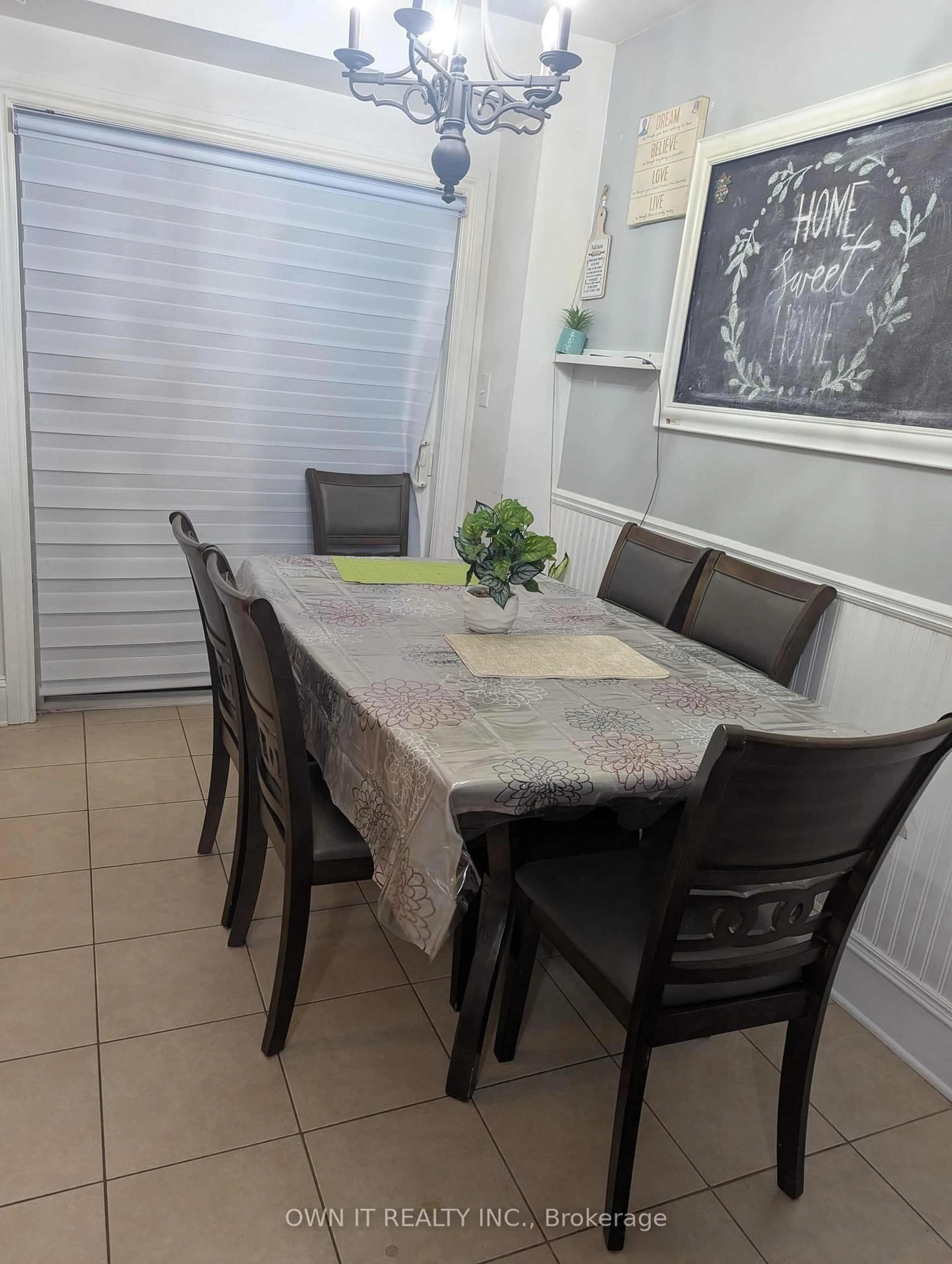 Dining room, unknown for 46 Sugarberry Dr, Brampton Ontario L6X 0K3