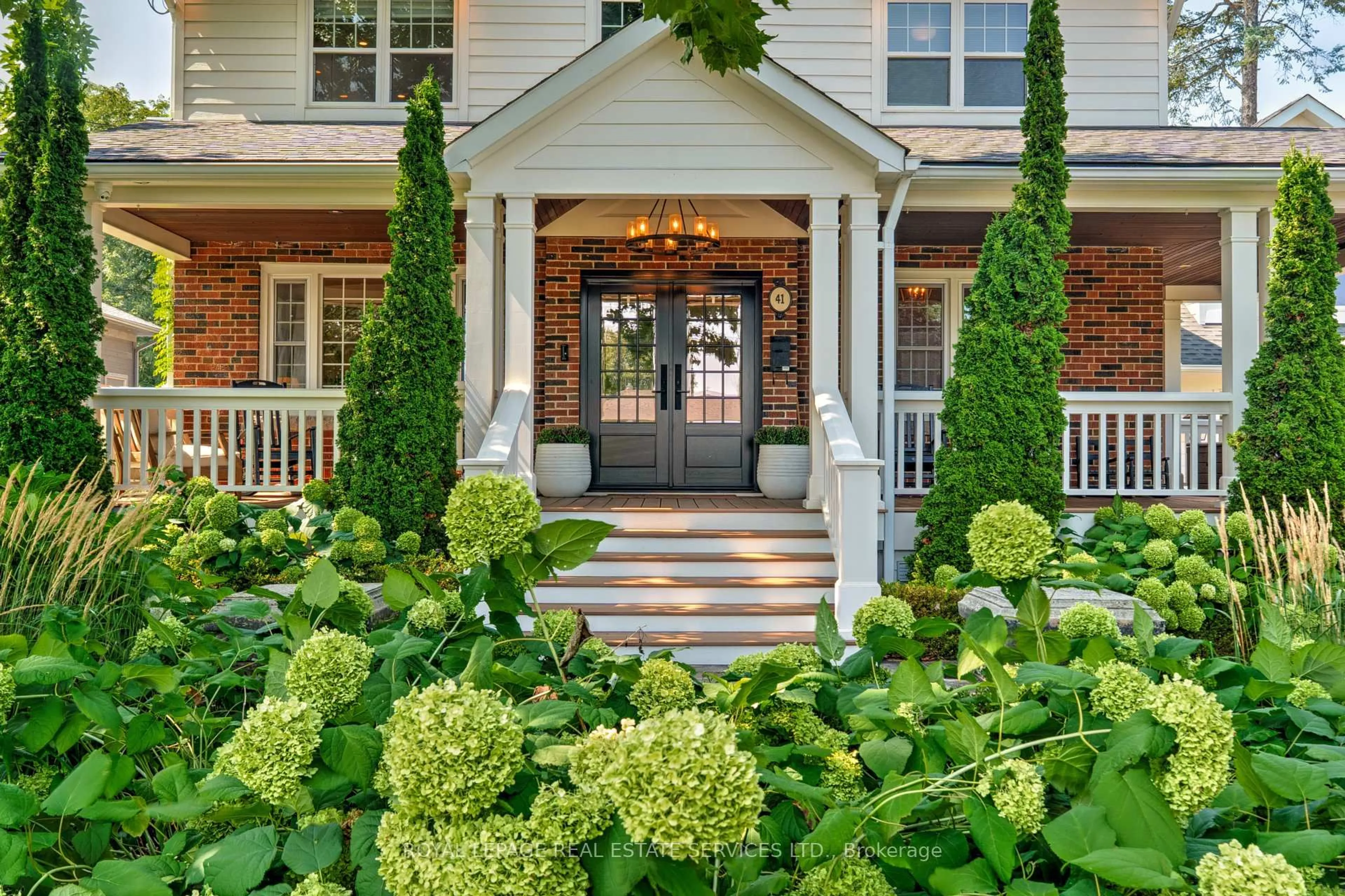 Indoor entryway for 41 Fairwood Pl, Burlington Ontario L7T 2B7