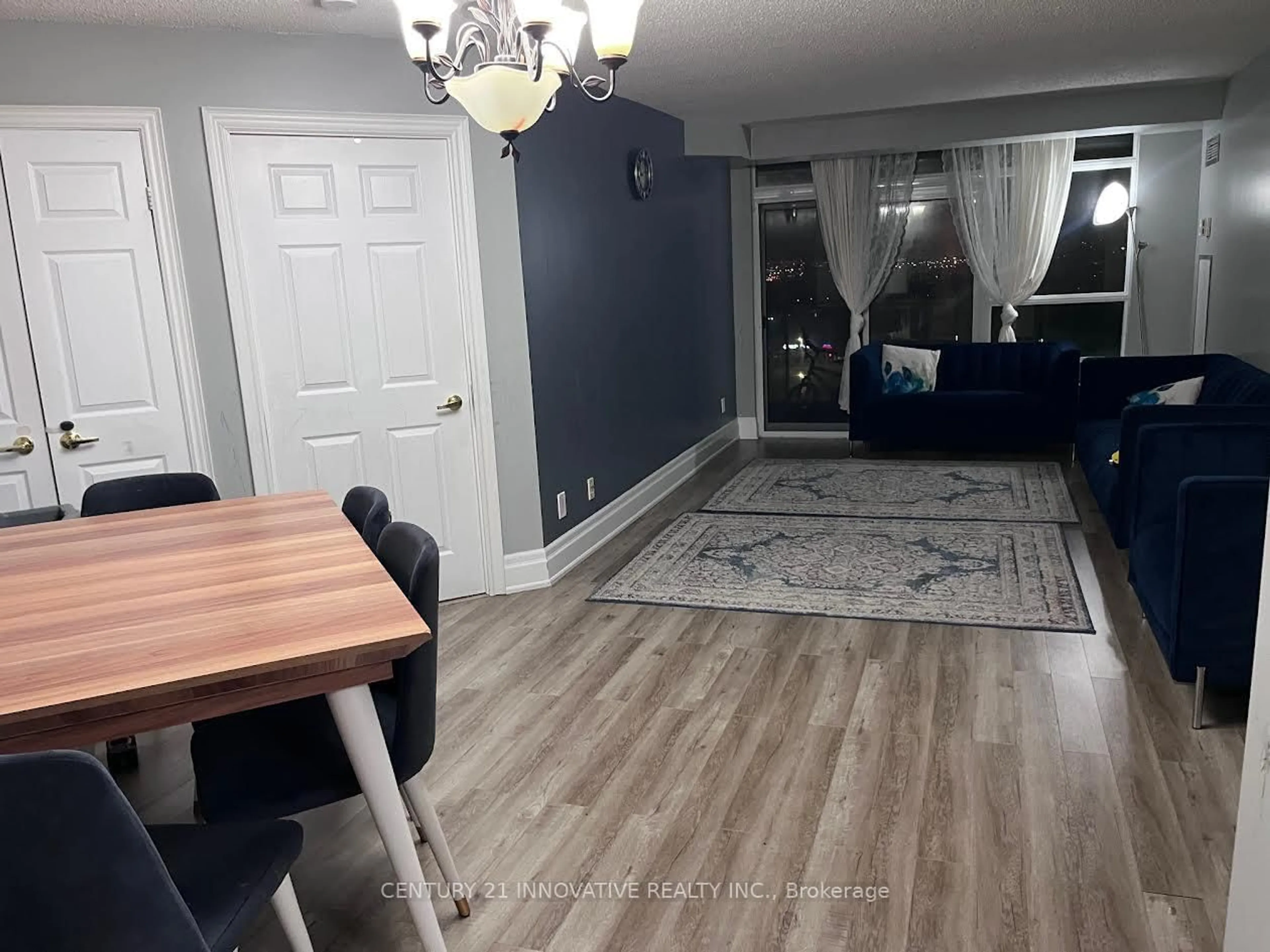 A pic of a room for 35 Kingsbridge Garden Circ #1408, Mississauga Ontario L5R 3Z5