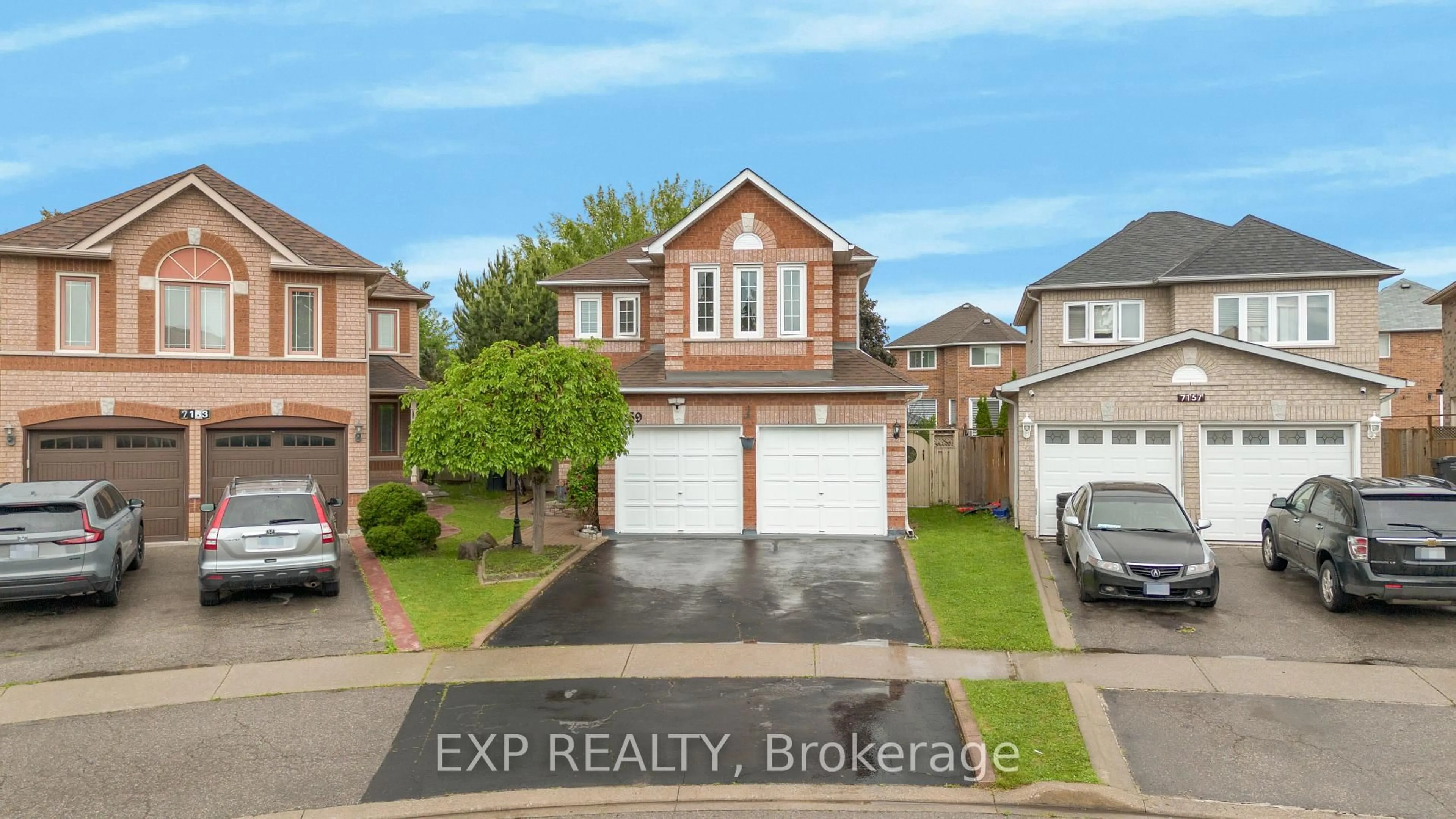 A pic from outside/outdoor area/front of a property/back of a property/a pic from drone, street for 7159 Spyglass Cres, Mississauga Ontario L5N 7H3