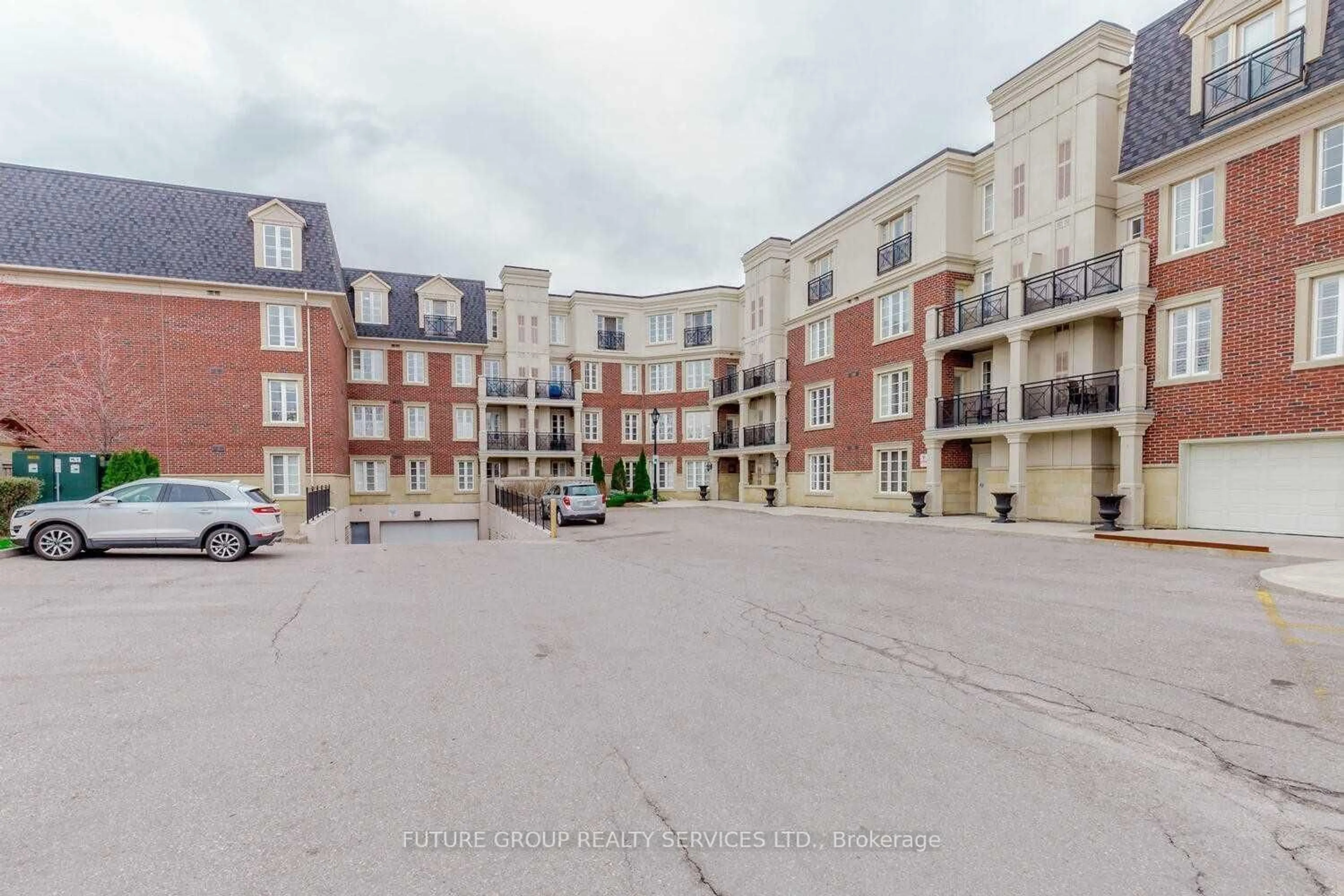 A pic from outside/outdoor area/front of a property/back of a property/a pic from drone, street for 3351 Cawthra Rd #423, Mississauga Ontario L5A 4N5