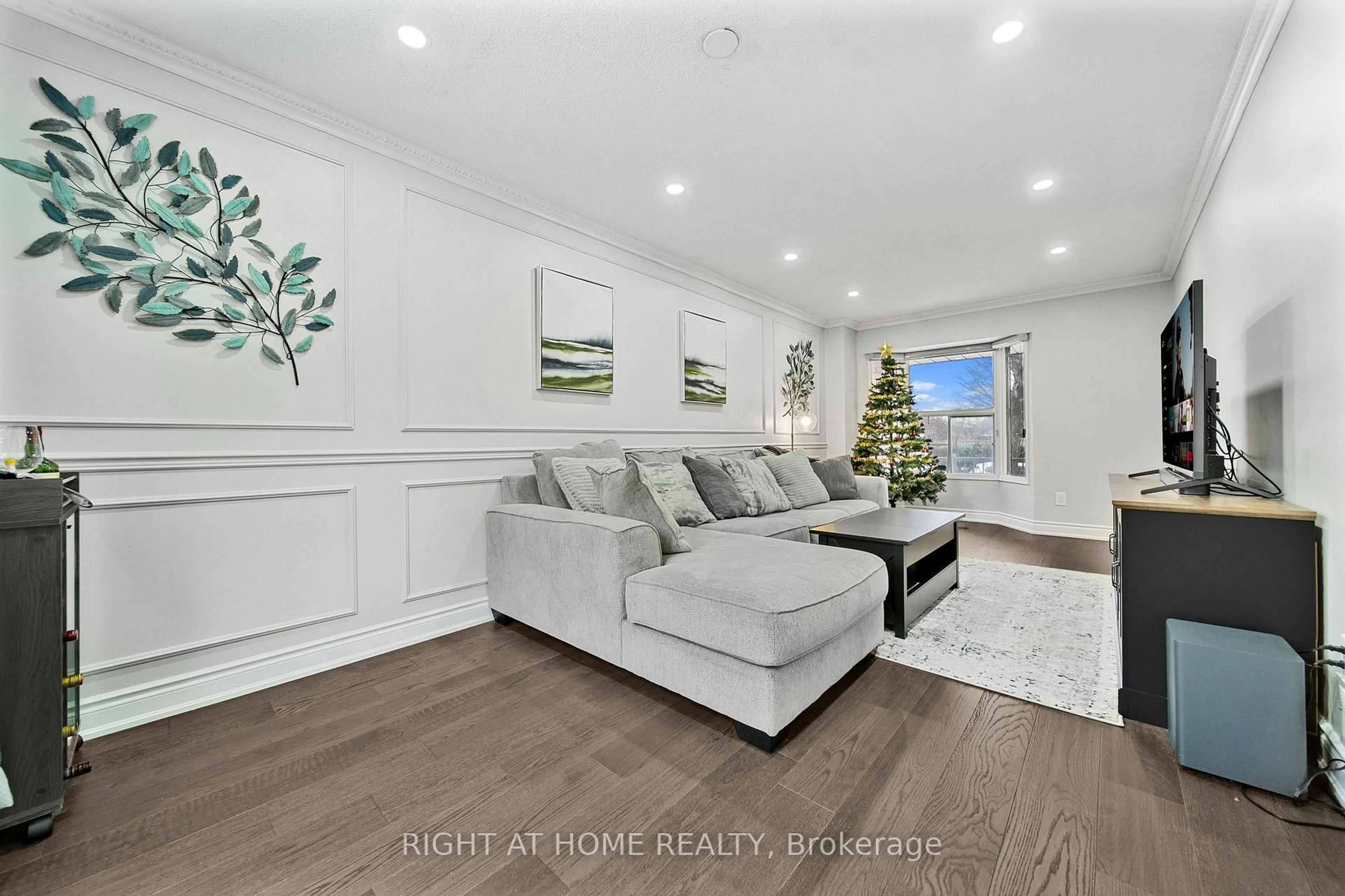 Living room with furniture, unknown for 44 Forrester Dr, Brampton Ontario L6Y 4L7