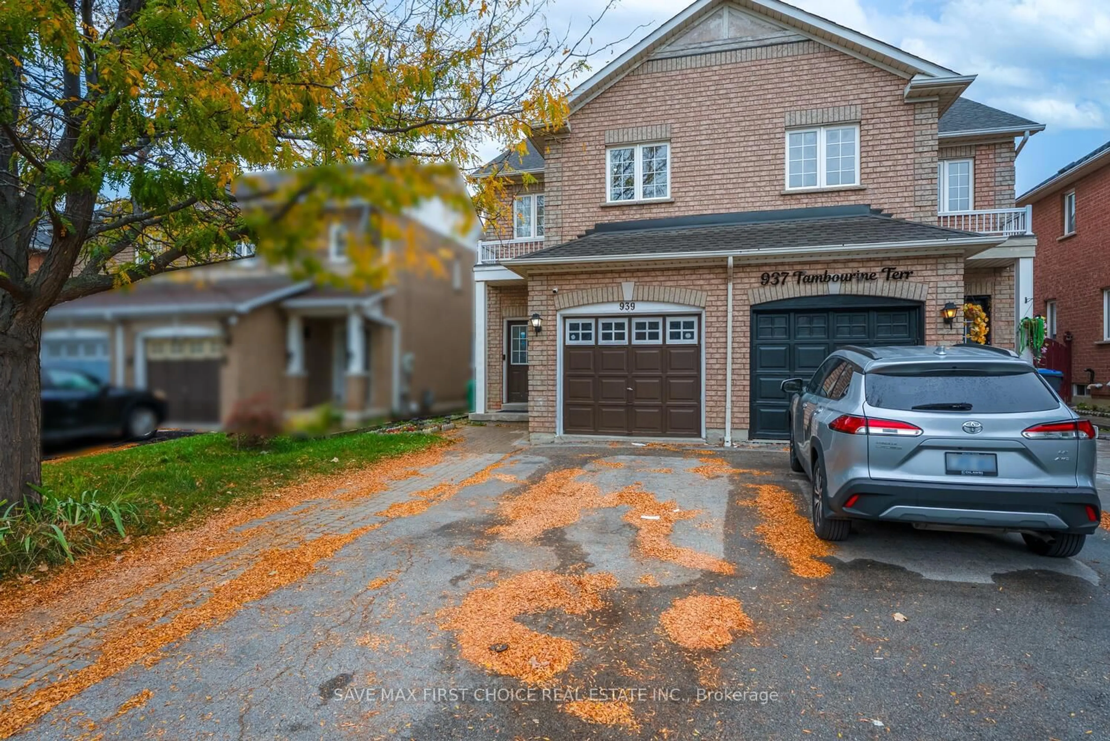 Home with brick exterior material, street for 939 Tambourine Terr, Mississauga Ontario L5W 1S5