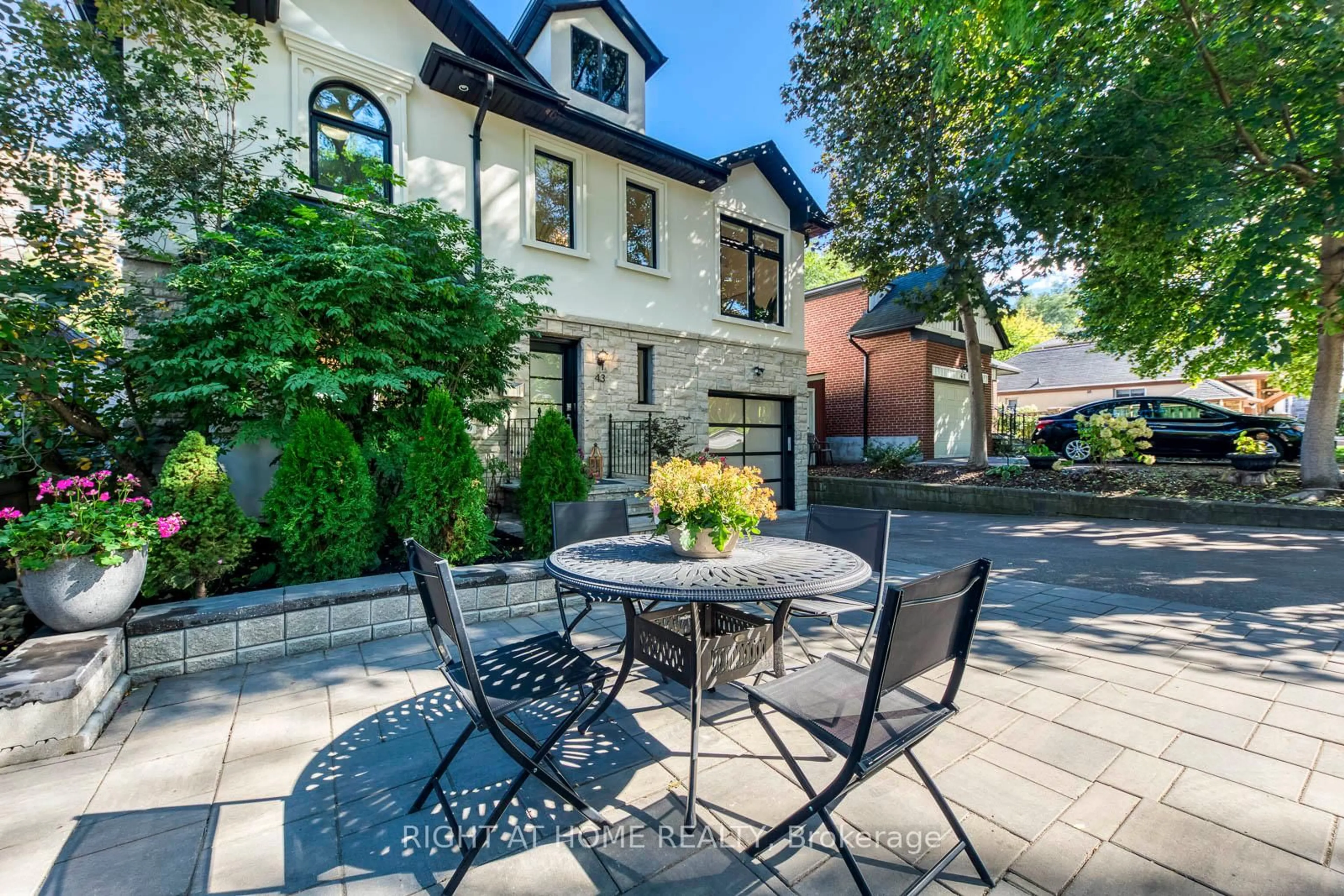 Patio, street for 43 South Kingsway, Toronto Ontario M6S 3T2