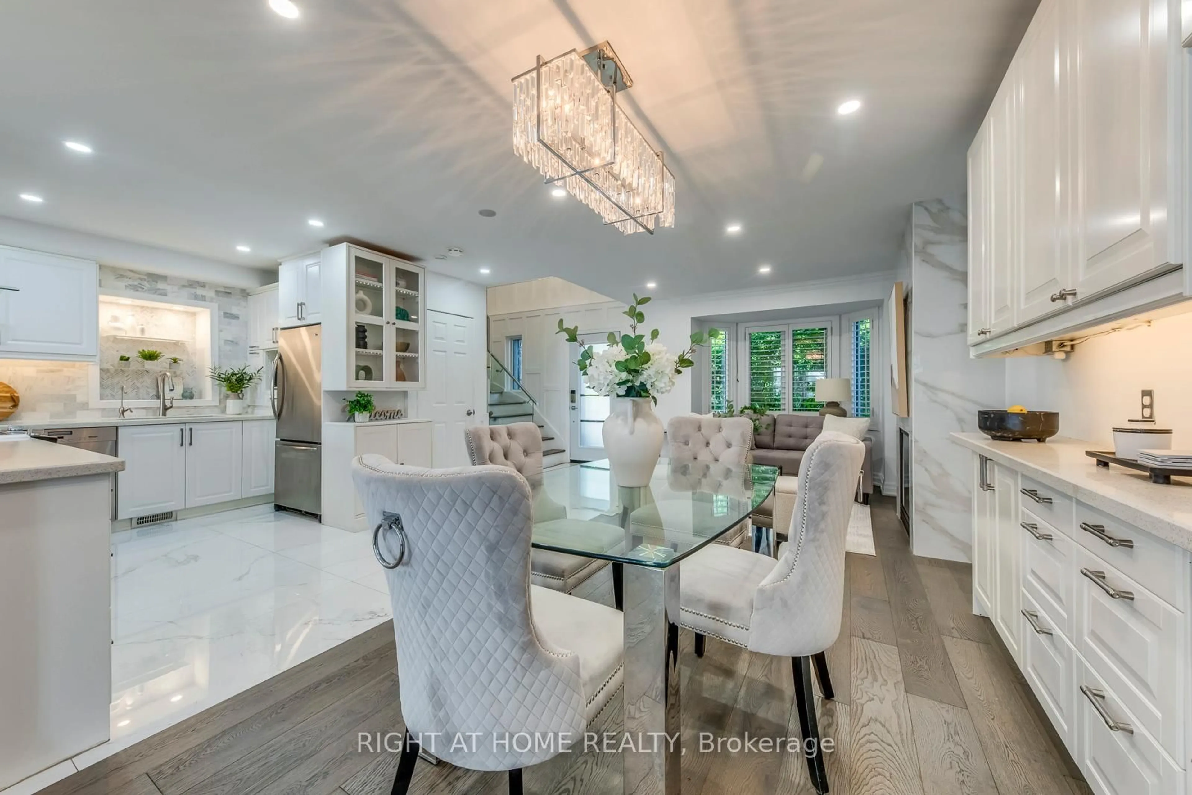 Unknown for 43 South Kingsway, Toronto Ontario M6S 3T2