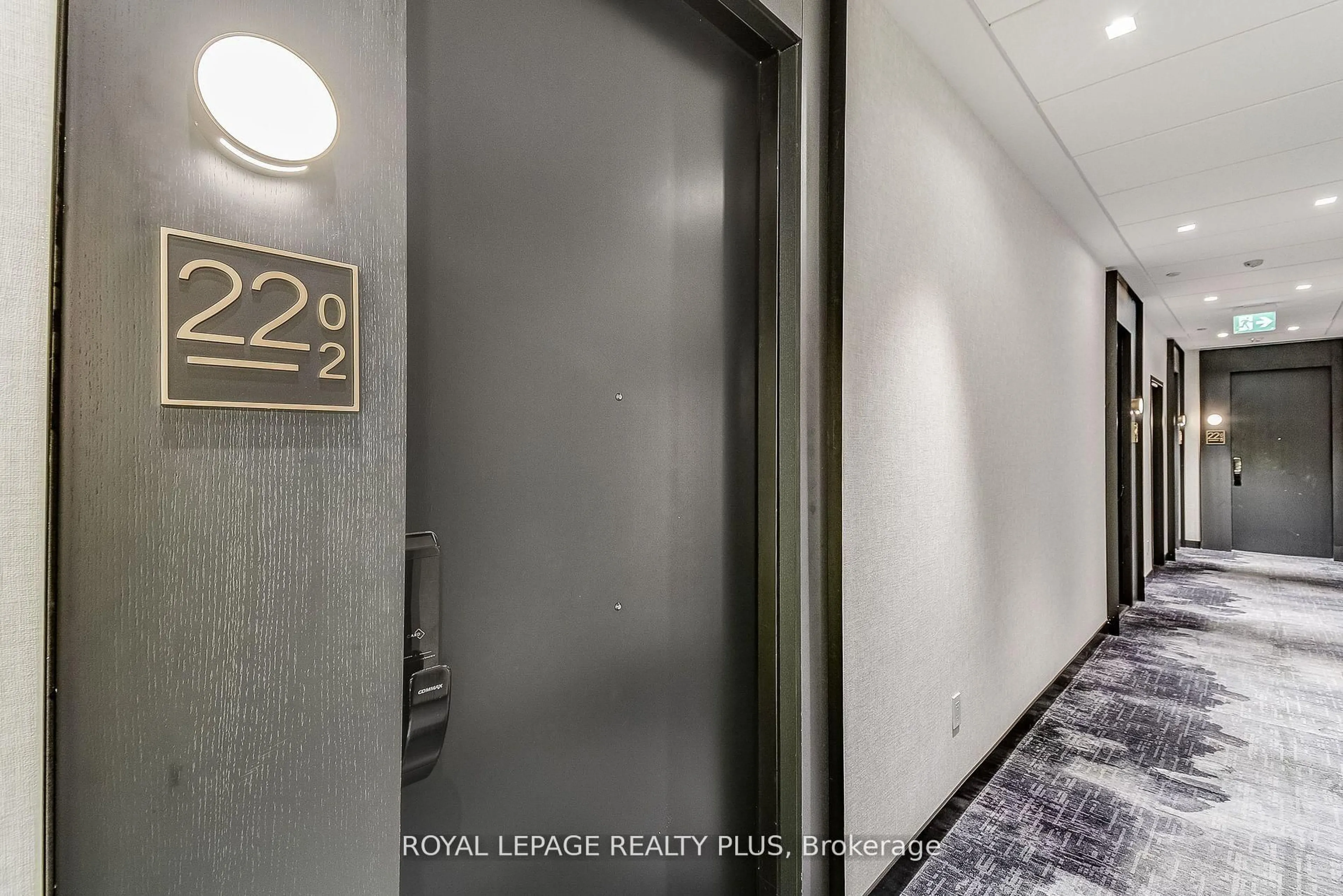 Indoor foyer for 3220 William Coltson Ave #2202, Oakville Ontario L6H 7X9