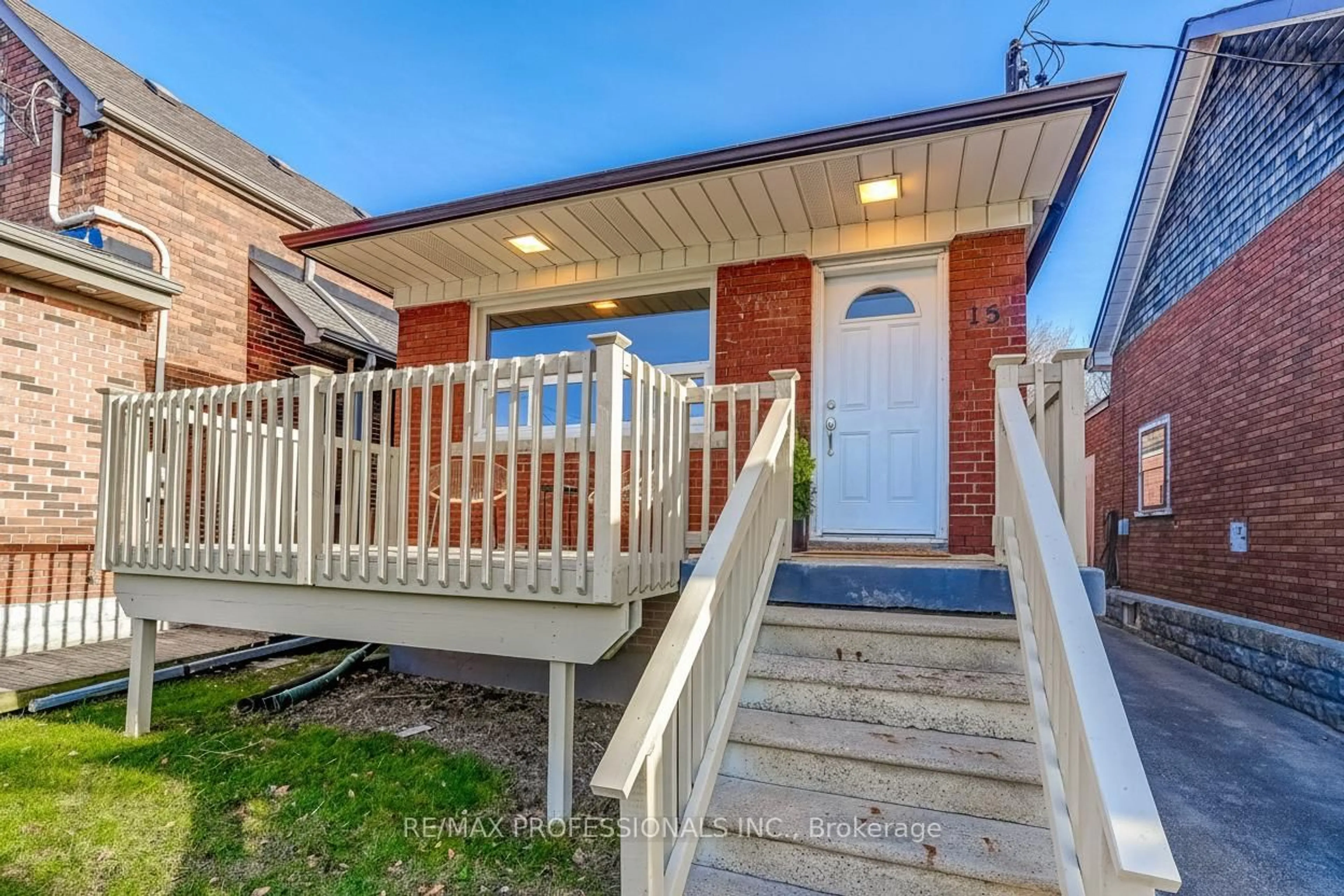 Unknown for 15 Fifteenth St, Toronto Ontario M8V 3J3