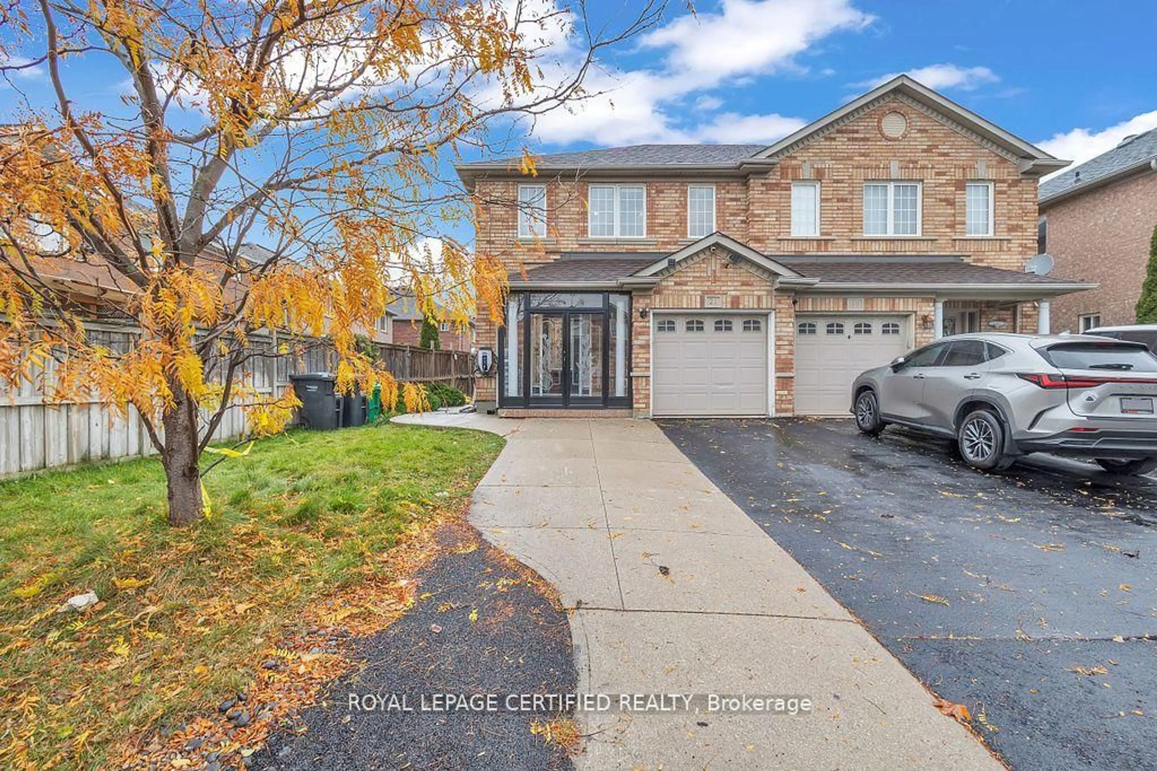 Home with brick exterior material, street for 21 Dunure Cres, Brampton Ontario L7A 2Y5