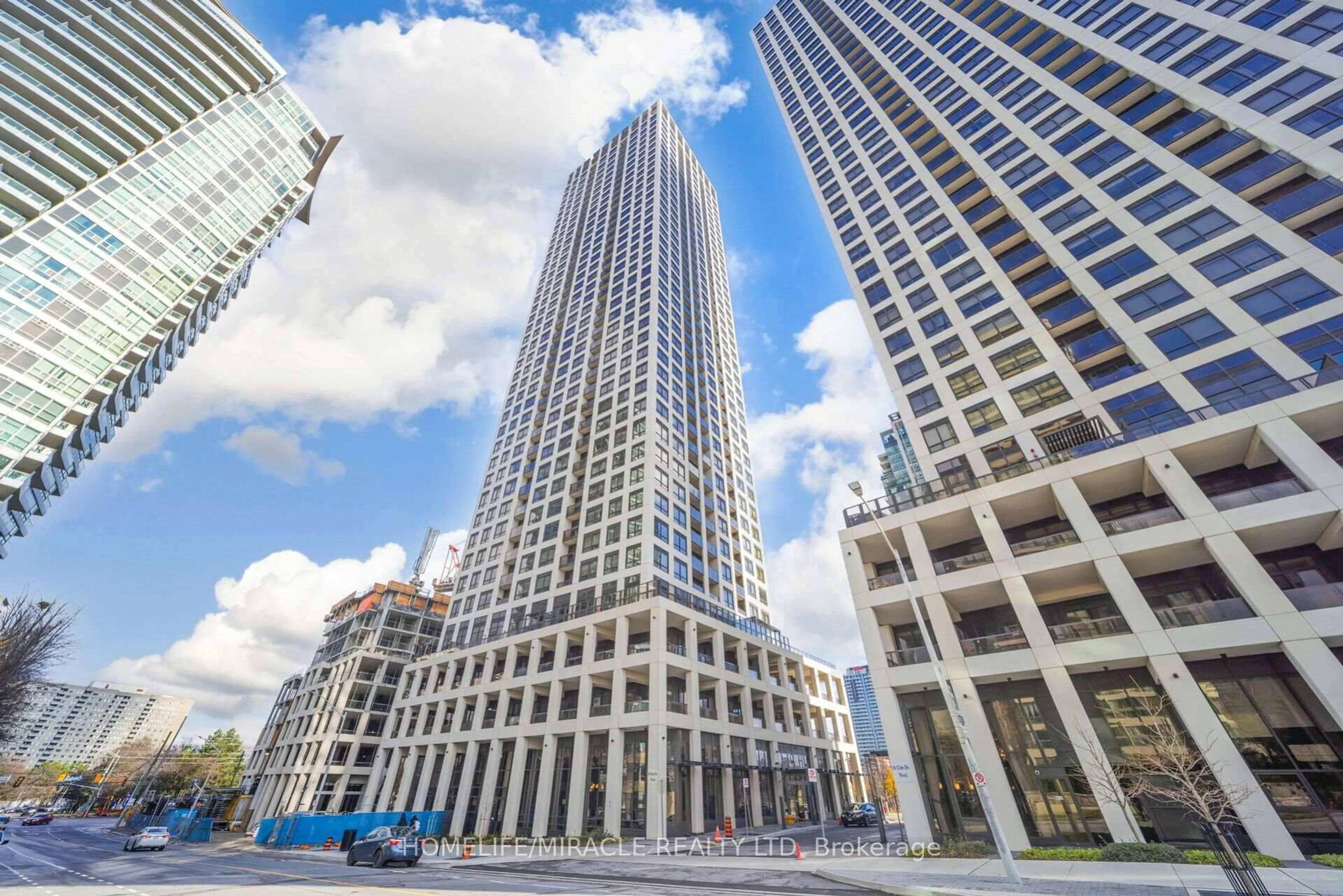 Unknown for 30 ELM Dr #PH01, Mississauga Ontario L6X 5N9