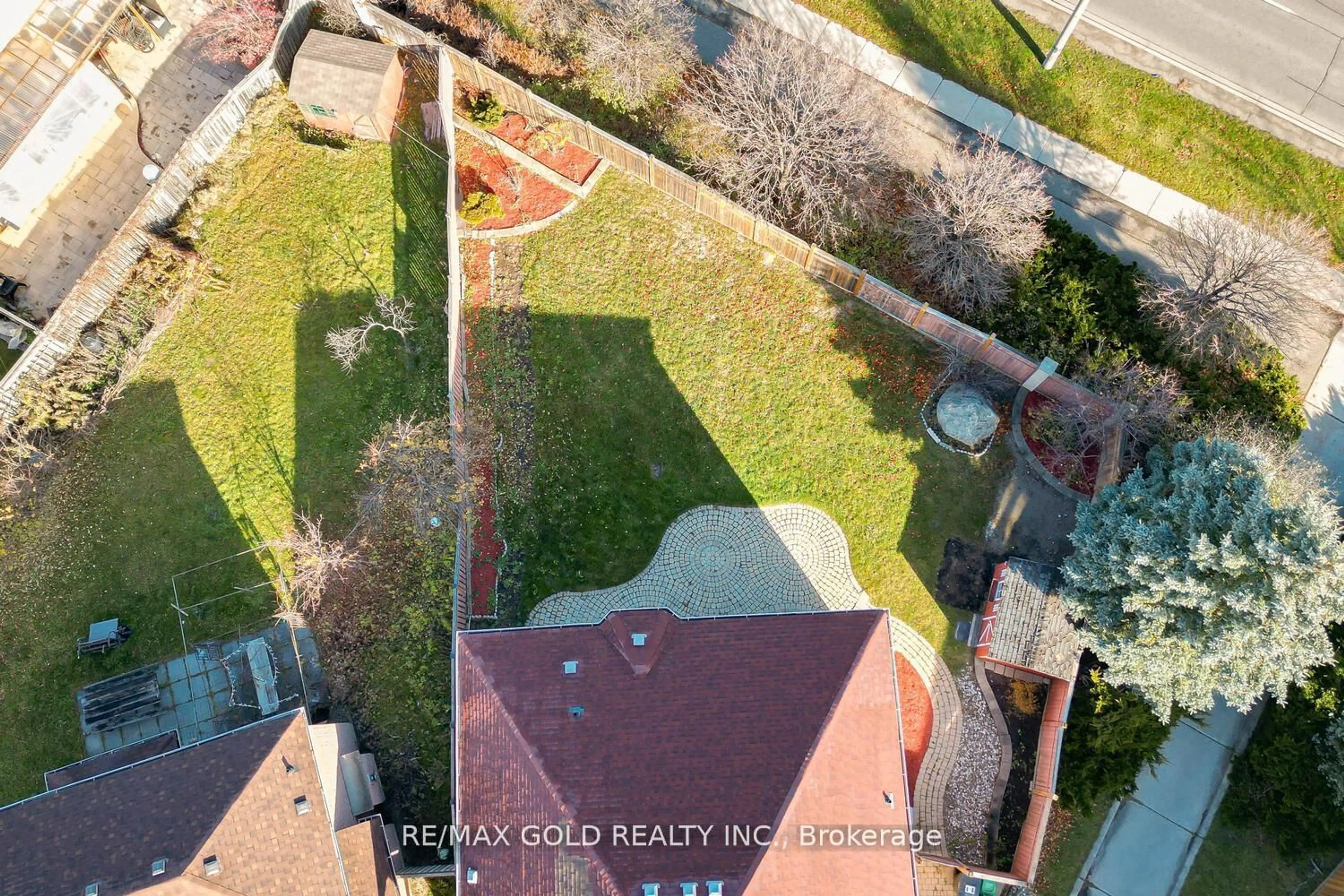 A pic from outside/outdoor area/front of a property/back of a property/a pic from drone, city buildings view from balcony for 51 Jack Rabbit Cres, Brampton Ontario L6R 2E4