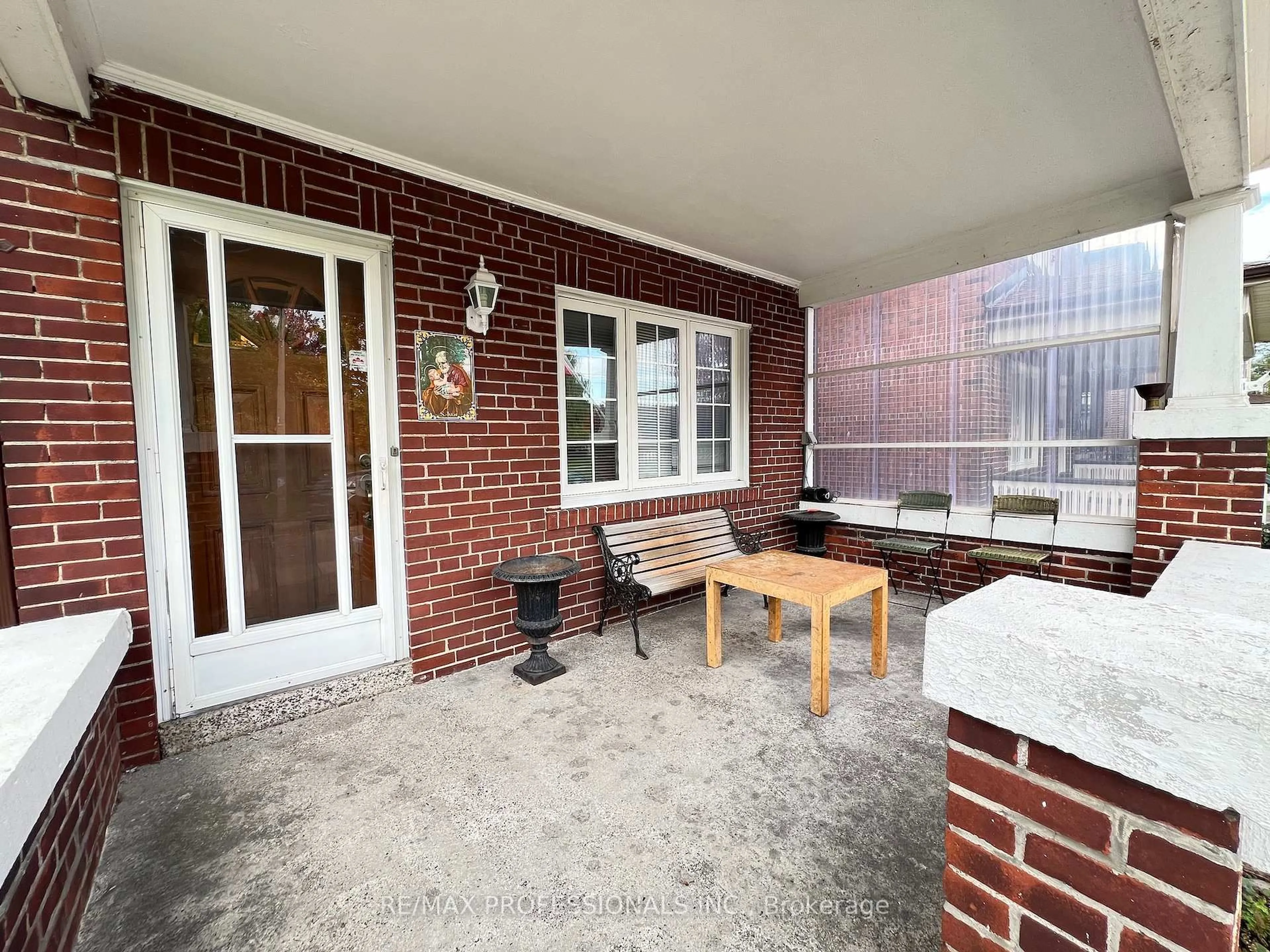 Patio, street for 33 Chandos Ave, Toronto Ontario M6H 2E6